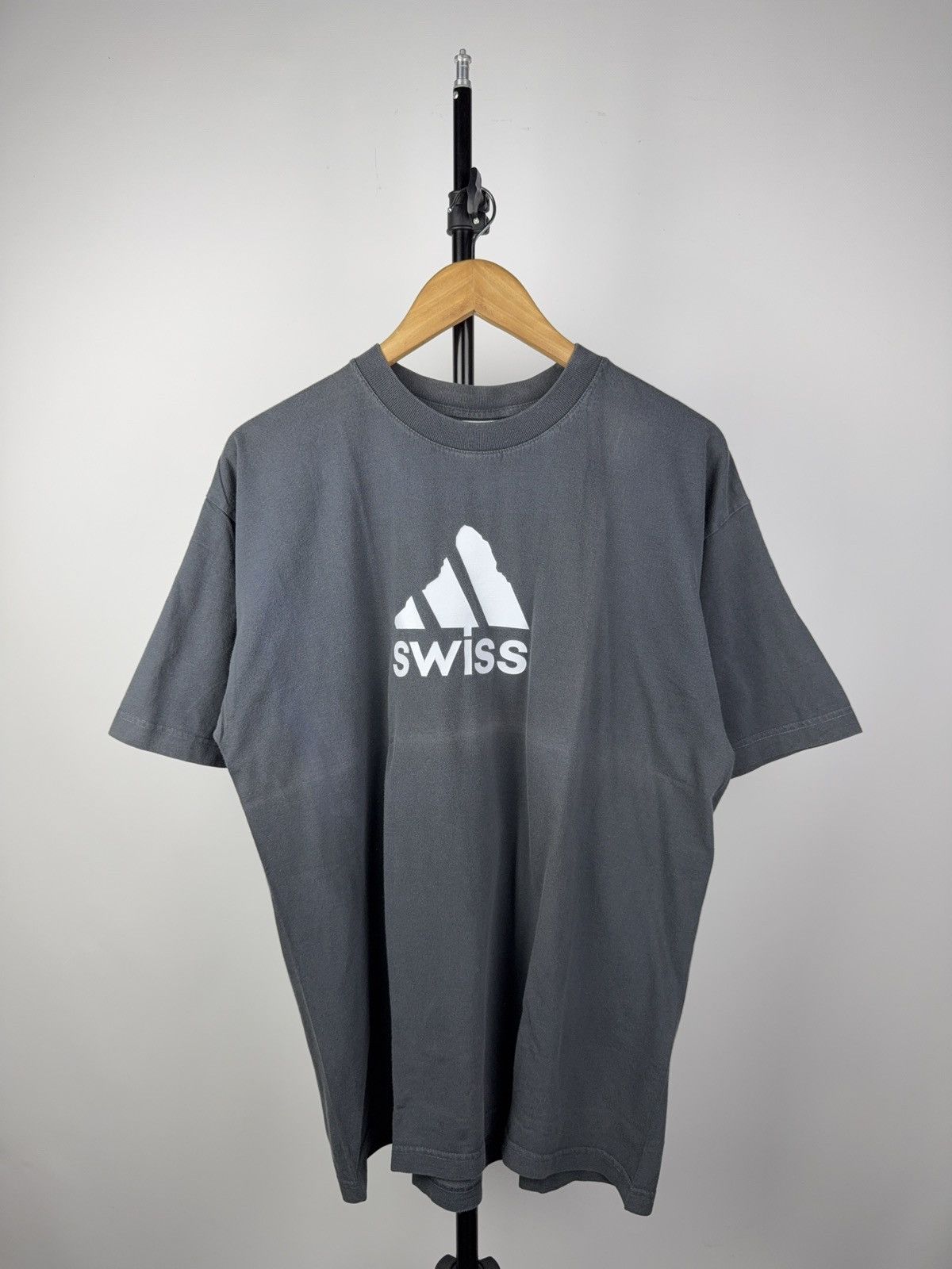 Vintage Vintage 90s Y2K Faded Parody Swiss Alps Logo Tee Whaleo Size US L / EU 52-54 / 3 - 1 Thumbnail