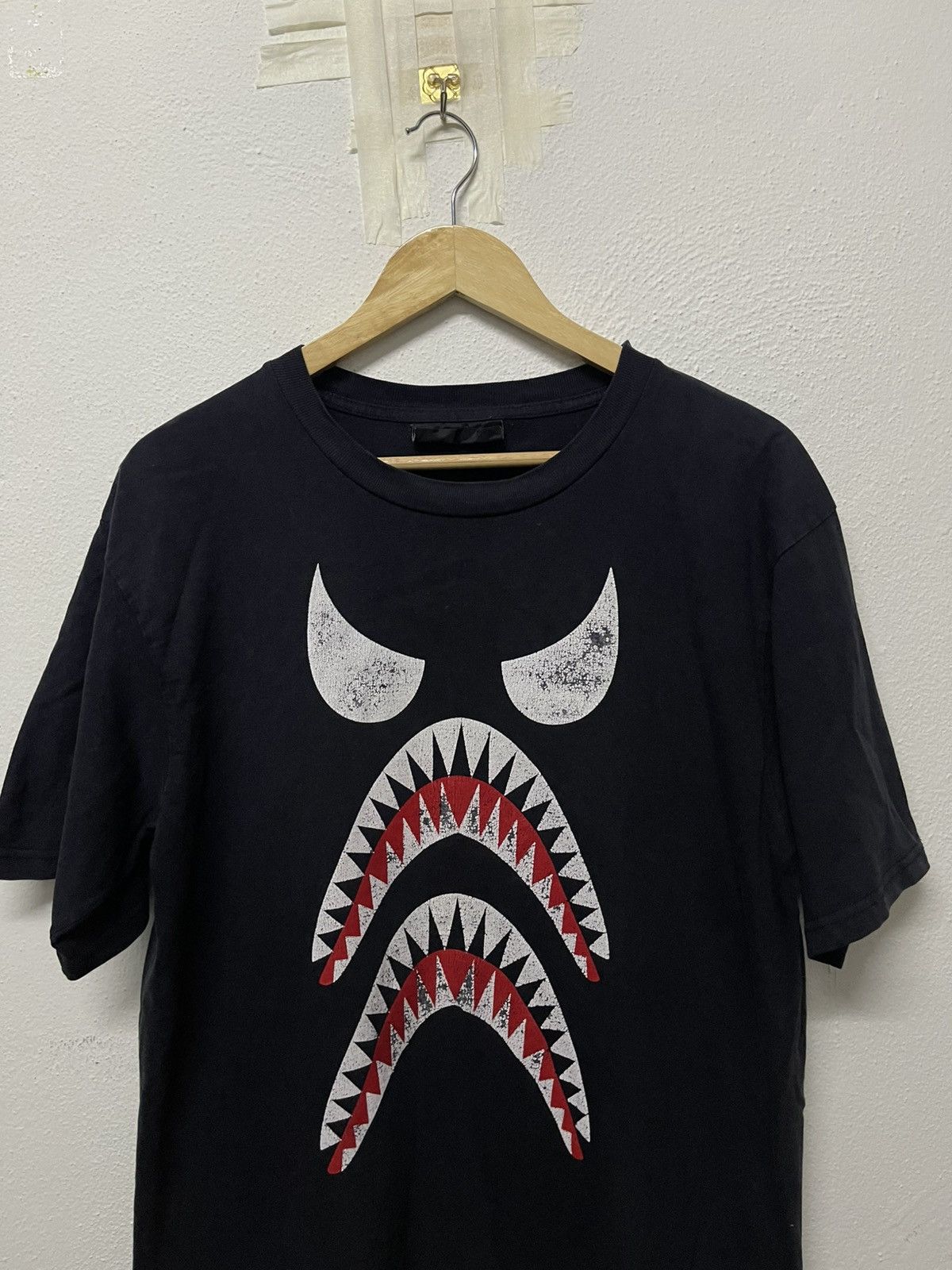 Bounty Hunter 2000s BOUNTY HUNTER SHARK DESIGN DISTRESSED Size US L / EU 52-54 / 3 - 4 Thumbnail