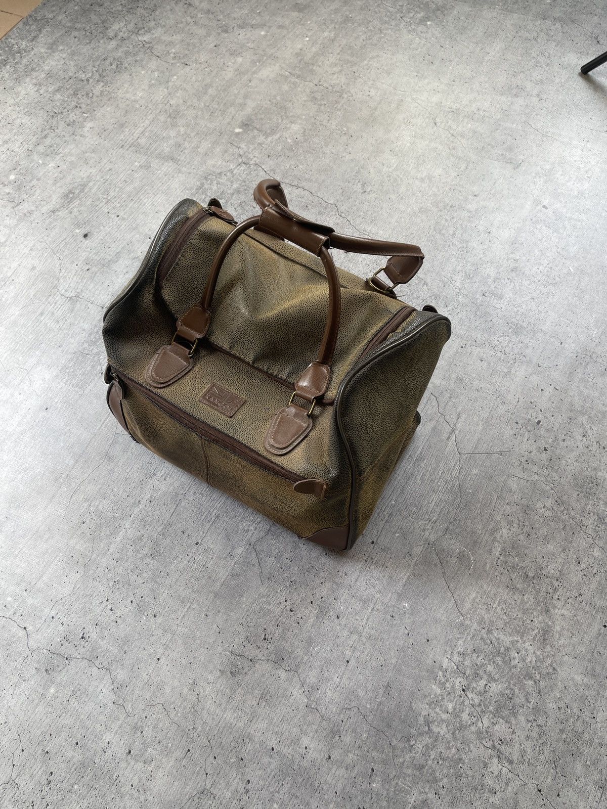 Genuine Leather Rare Kangol Heavy Leather Crossbody Slingbag / Backpack Size ONE SIZE - 1 Thumbnail