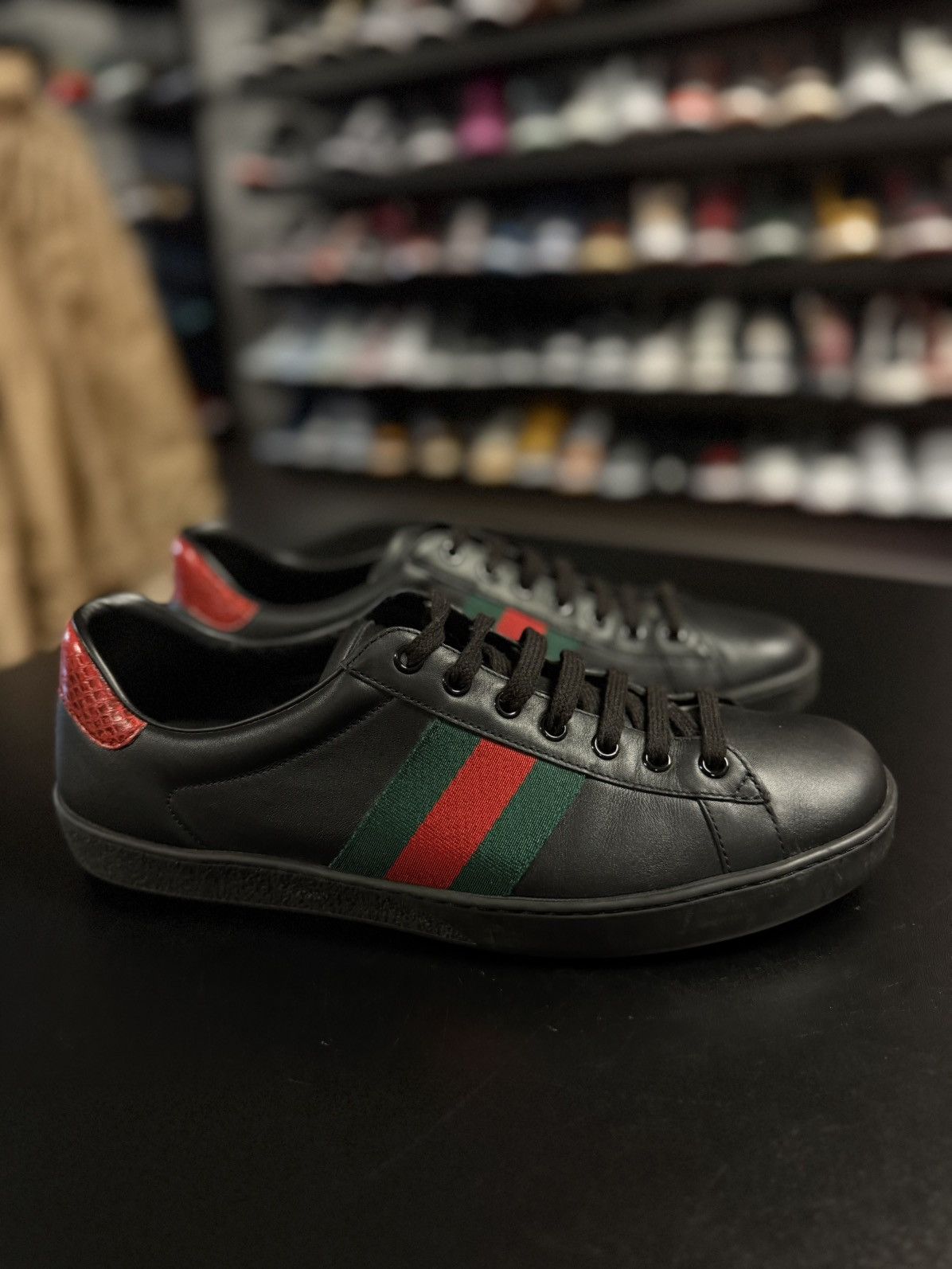 Gucci Gucci Low Top Men’s Sneakers Black Striped Logo 9G/9.5US Size US 9.5 / EU 42-43 - 3 Thumbnail