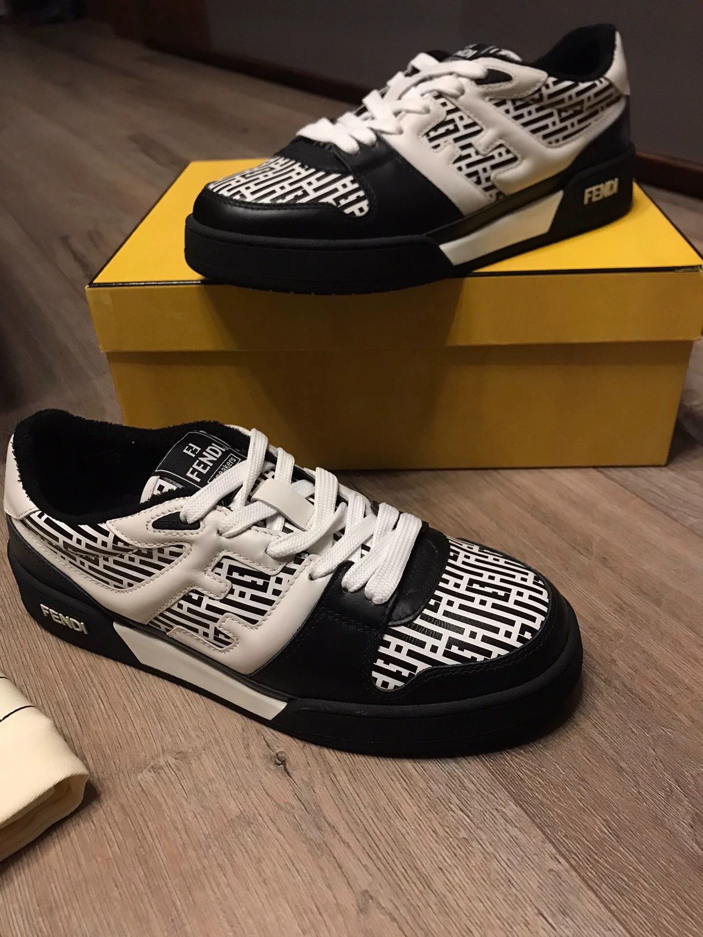 Fendi Fendi Leather Sneakers 42/43 Panda & Macarons Colorway Size US 9 / EU 42 - 4 Thumbnail