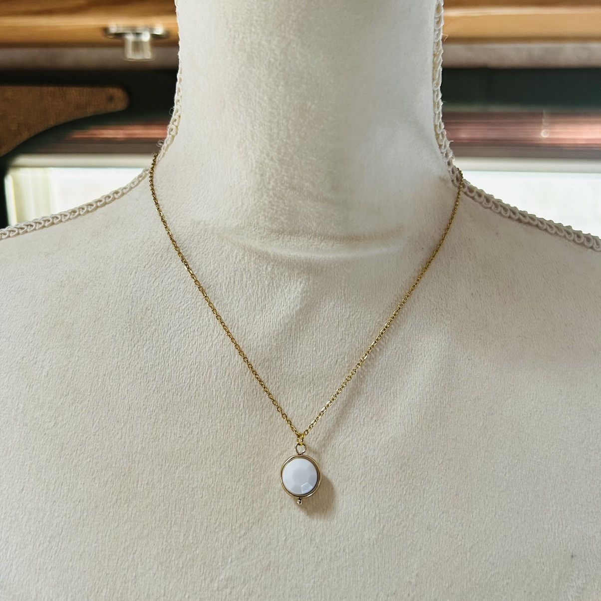 Vintage Vintage dual sided faceted white glass stone necklace Size ONE SIZE - 2 Thumbnail