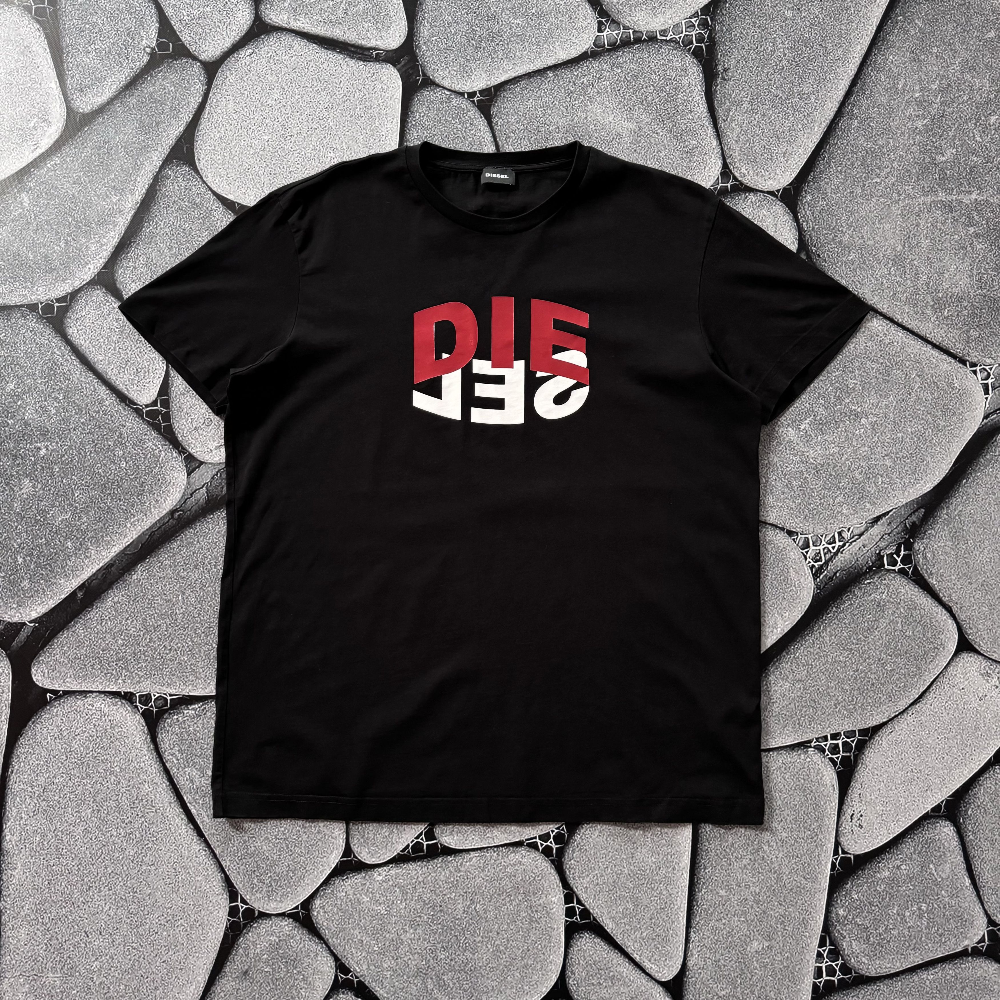 Diesel DIESEL PRINTED CENTRE LOGO T SHIRT Size US L / EU 52-54 / 3 - 1 Thumbnail