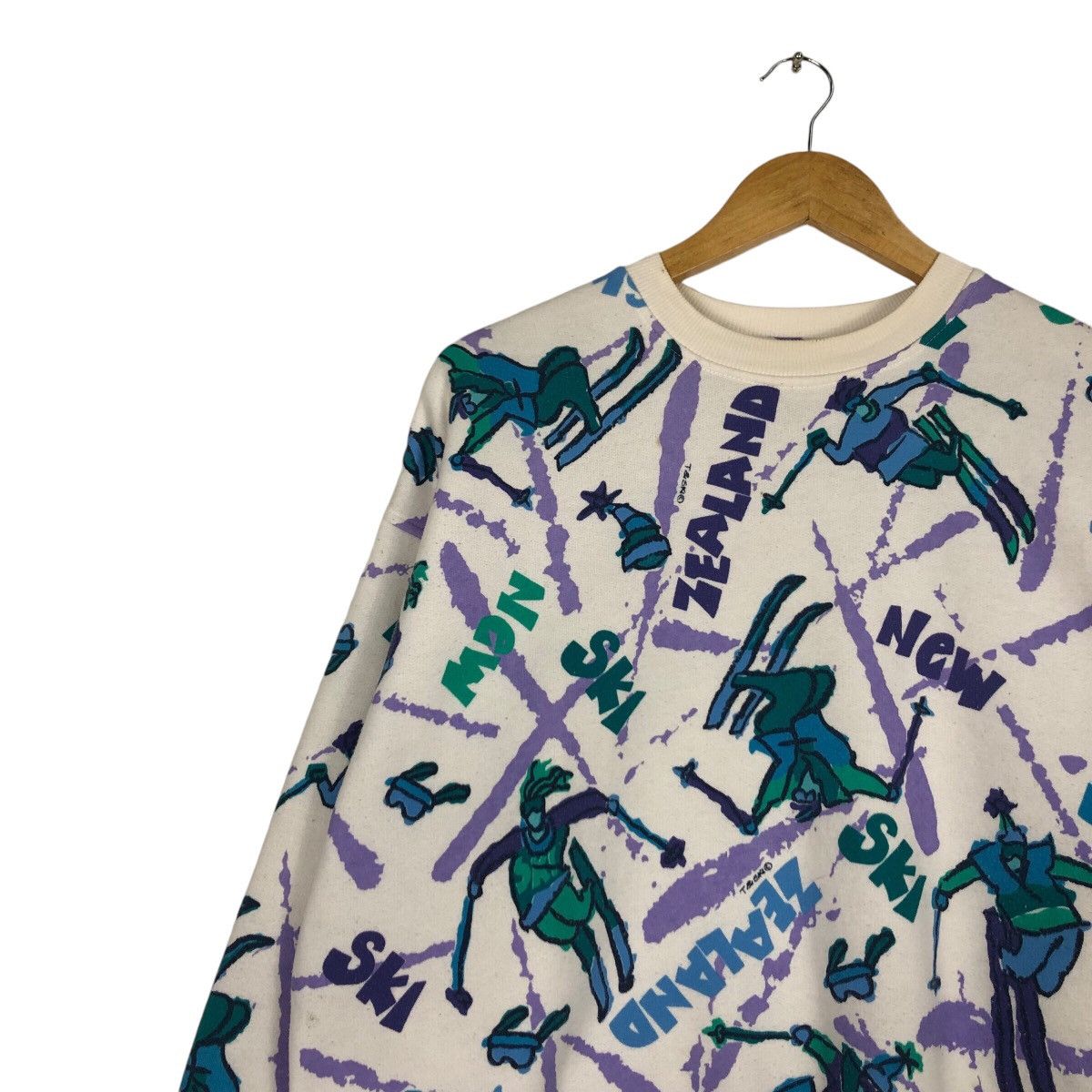 Vintage Vintaeg New Zealand Ski Ice Vintage Souvenir Sweatshirt Size US L / EU 52-54 / 3 - 6 Thumbnail