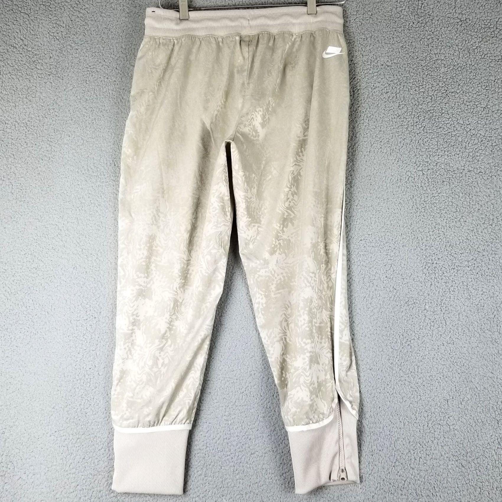 Nike Nike Sportswear Track Pants Women XL Brown Zip Ankles 941887-221 Camouflage Pattern Activewear Pants Size 40" / US 18 - 6 Thumbnail