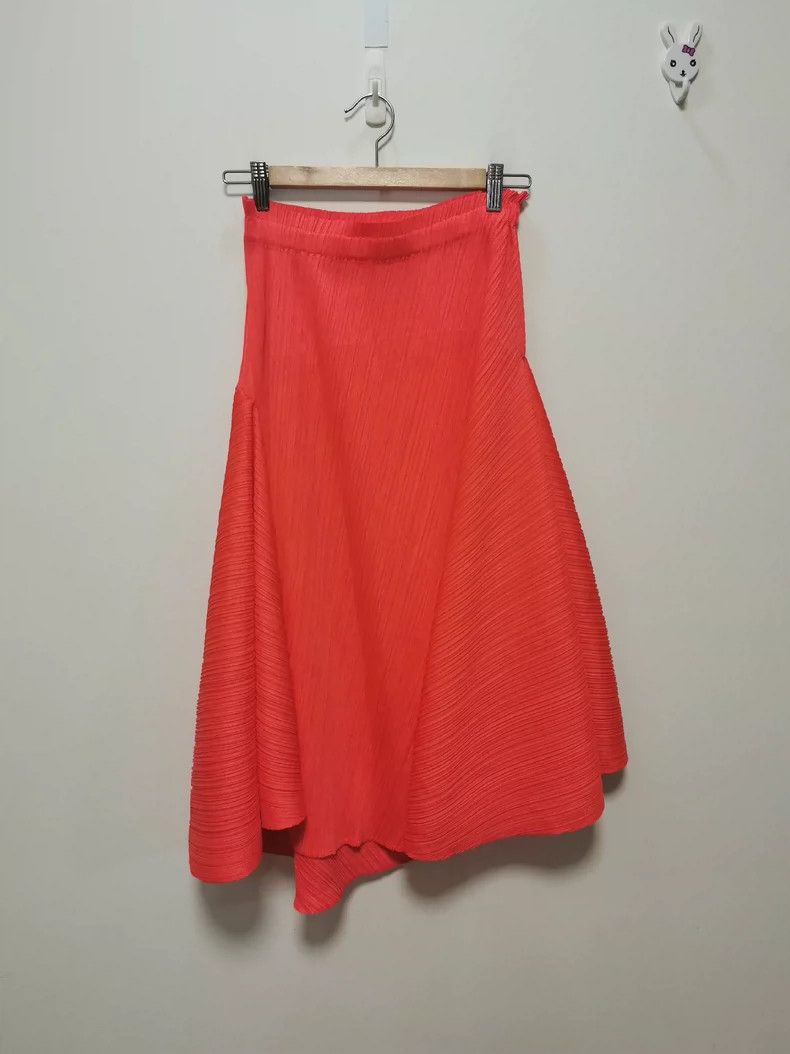 Issey Miyake size:5 Red pleated skirt