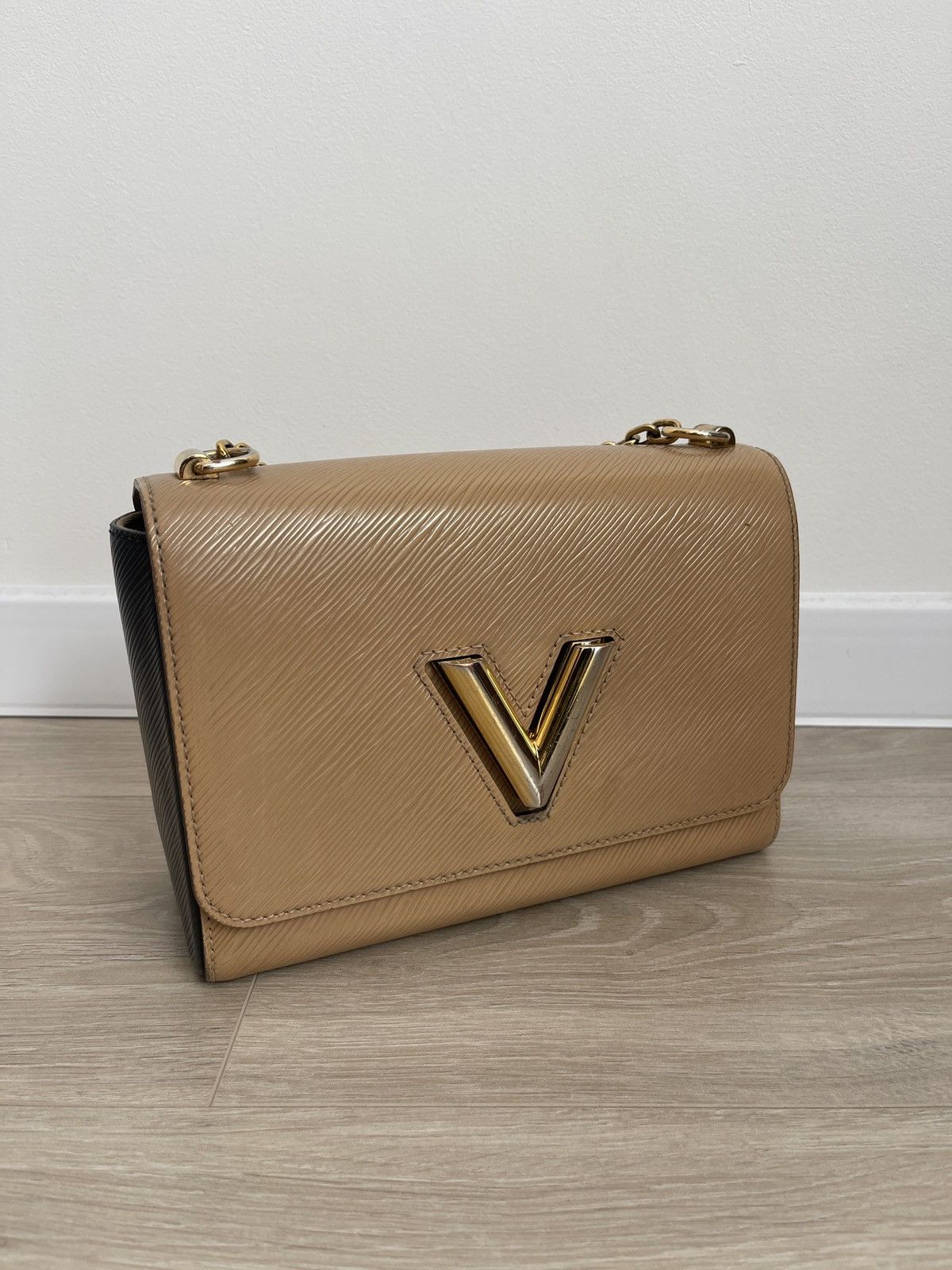 Louis Vuitton Twist Shoulder Epi Leather Chain bag LV