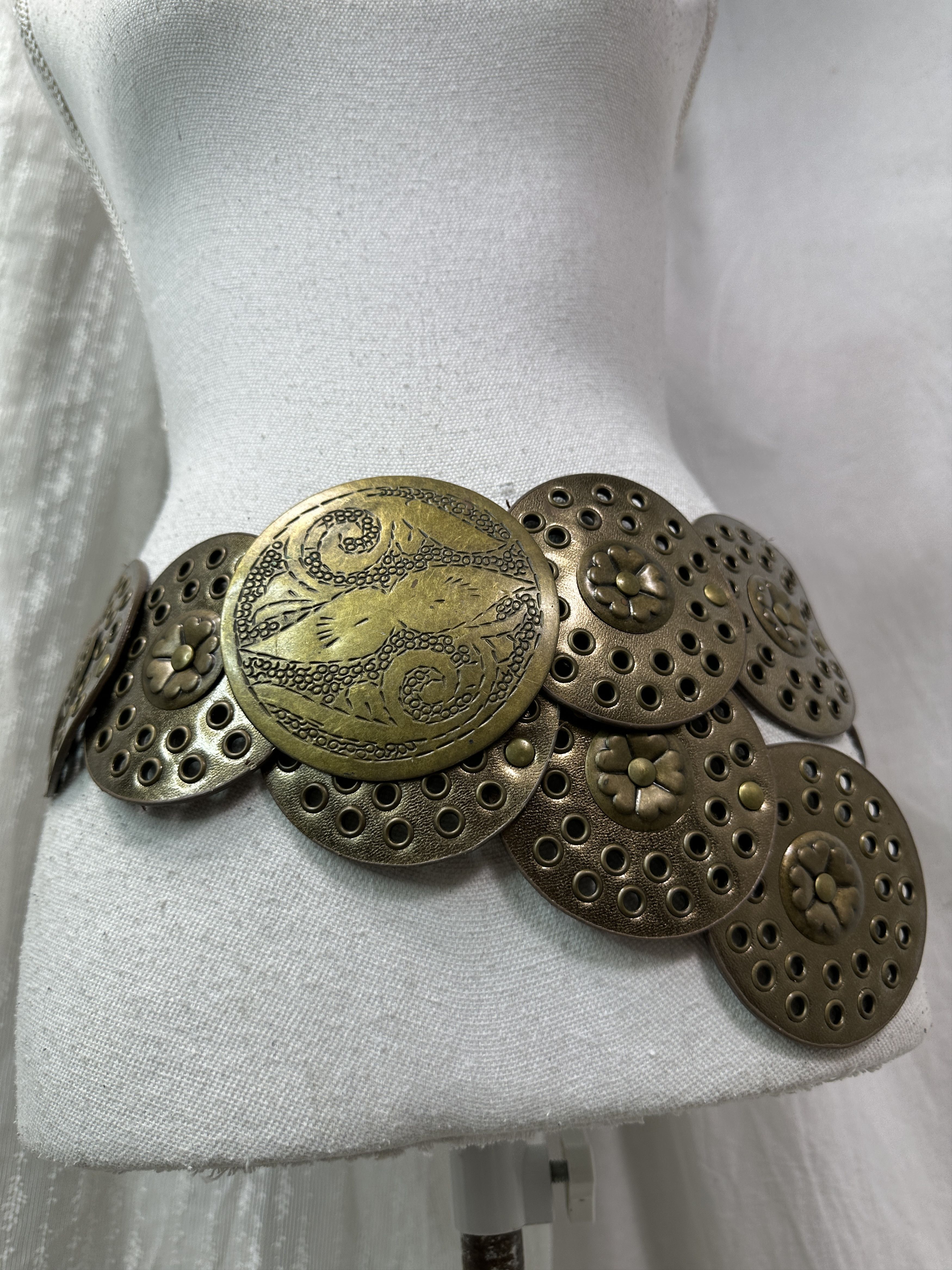 Vintage Vintage Avant Garde Concho Gold Metal Belt Y2K Size ONE SIZE - 1 Thumbnail