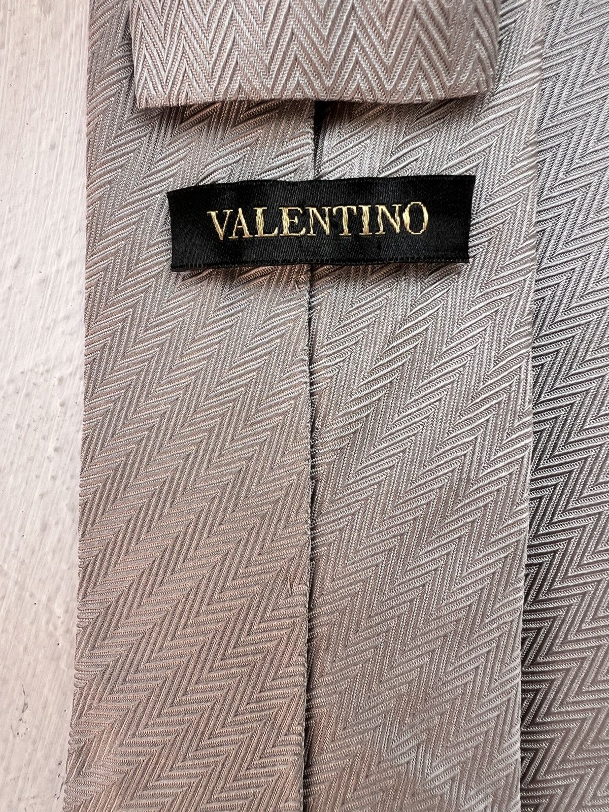 Valentino Valentino Silver Silk Tie Made in Italy Size ONE SIZE - 1 Thumbnail
