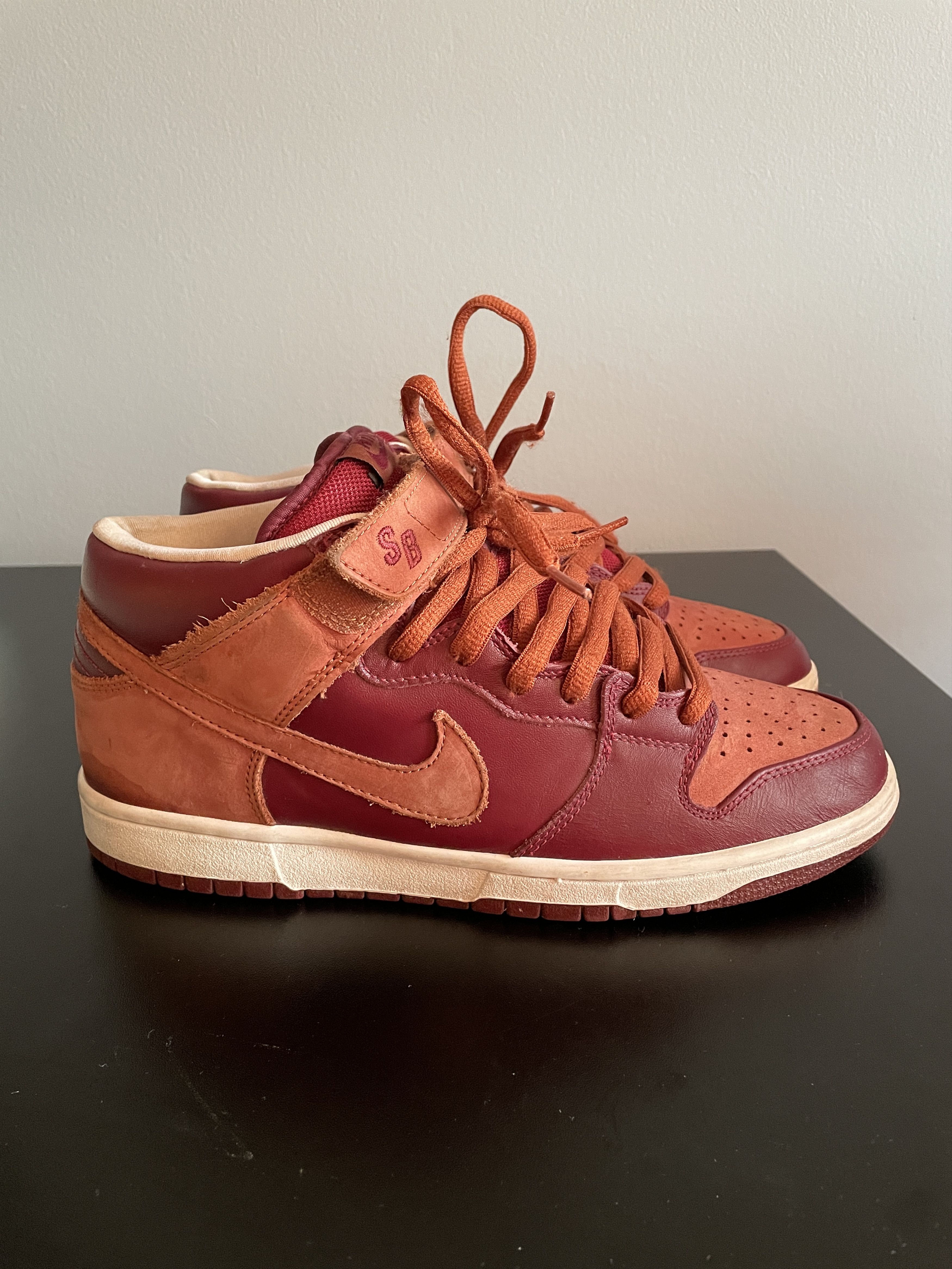 Nike SB 2007 Nike SB Dunk Mid Team Red Pony pushead pigeon bison Size US 9 / EU 42 - 3 Thumbnail