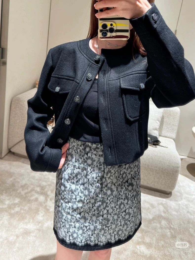 Chanel Chanel 24b black two-pocket shiny fabric jacket Size XS / US 0-2 / IT 36-38 - 9 Thumbnail