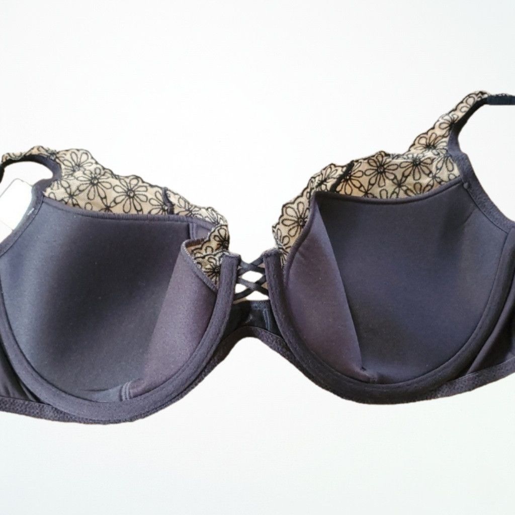Other Vassarette 42C Bra NWT Black Beige Floral Full Coverage Ligh Size ONE SIZE - 8 Thumbnail