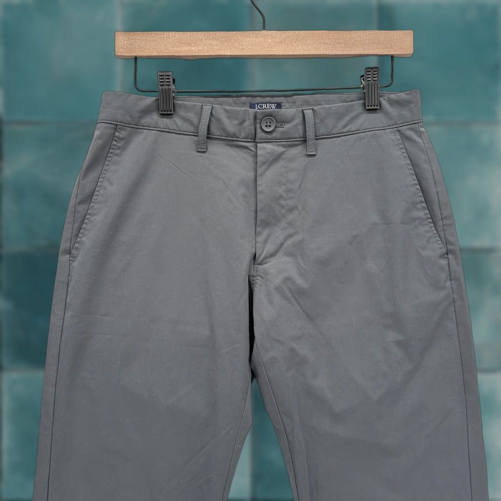 J.Crew J.Crew Flex Tech Pants Mens 28x30 Slim Straight Gray Stretch Lightweight Pants Men's Gray Solid Straight Leg Slim Fit Front Zip Pockets Preppy Size US 28 / EU 44 - 1 Thumbnail