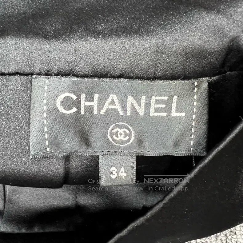Chanel Chanel Black satin small logo pleated skirt Size 42" / US 20 - 6 Thumbnail