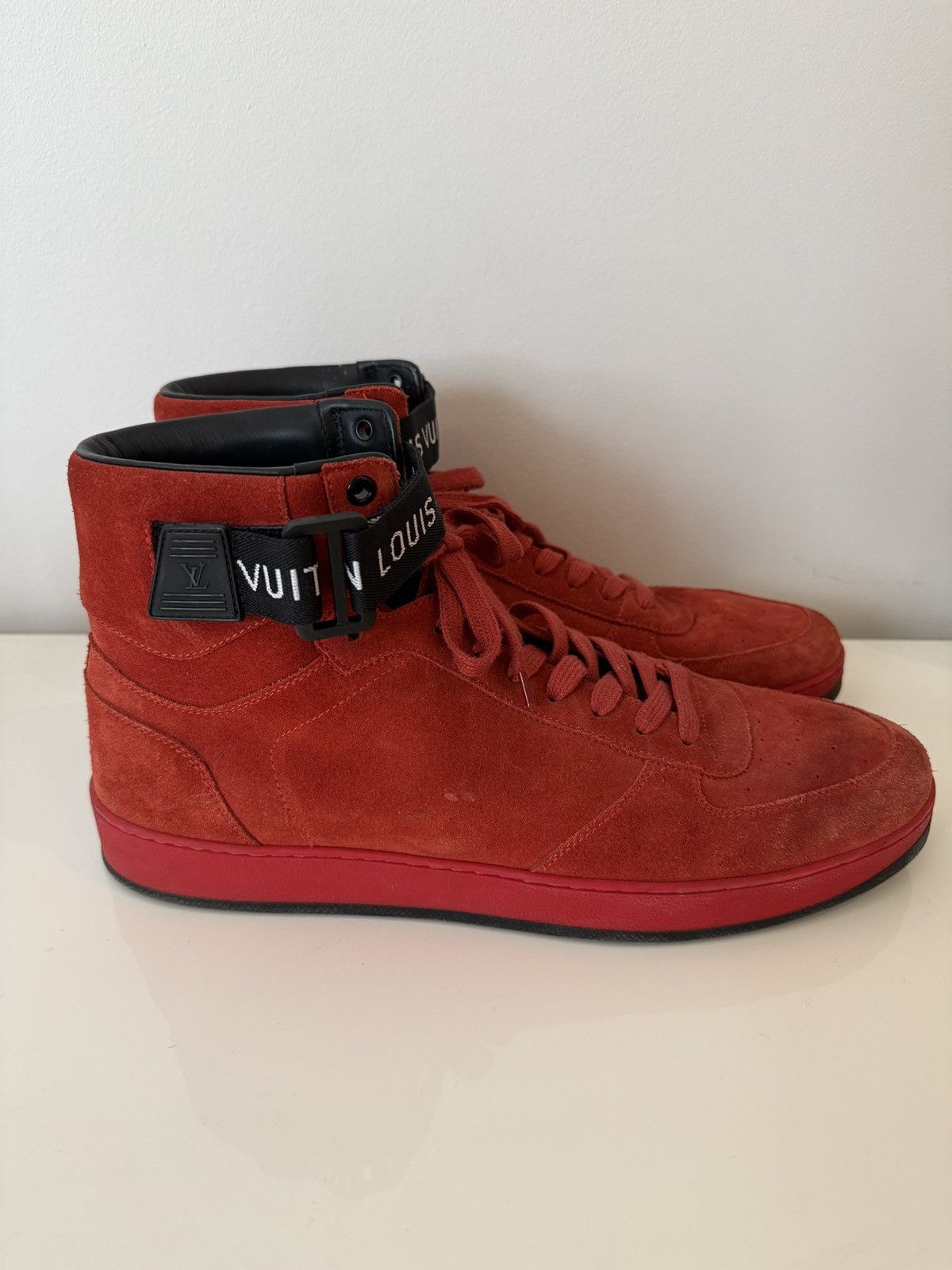 Louis Vuitton Louis Vuitton Red Suede High-Top sneakers Size US 11.5 / EU 44-45 - 2 Thumbnail