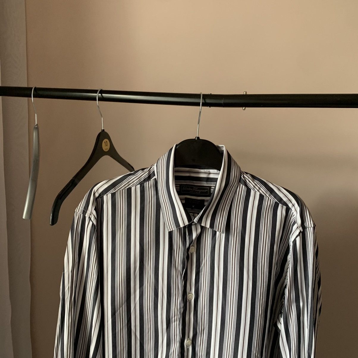 Salvatore Ferragamo Salvatore Ferragamo shirt medium button up luxury Size US M / EU 48-50 / 2 - 6 Thumbnail