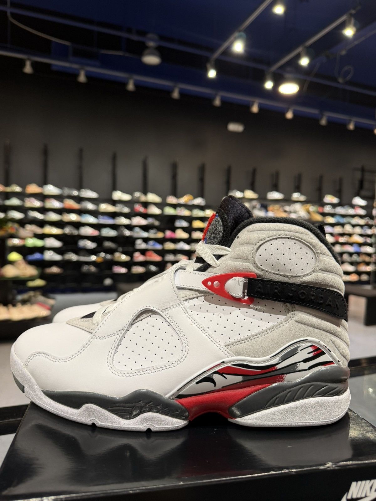 Jordan Brand Size 9 - Jordan 8 Retro White True Blue (2025) Size US 9 / EU 42 - 1 Thumbnail