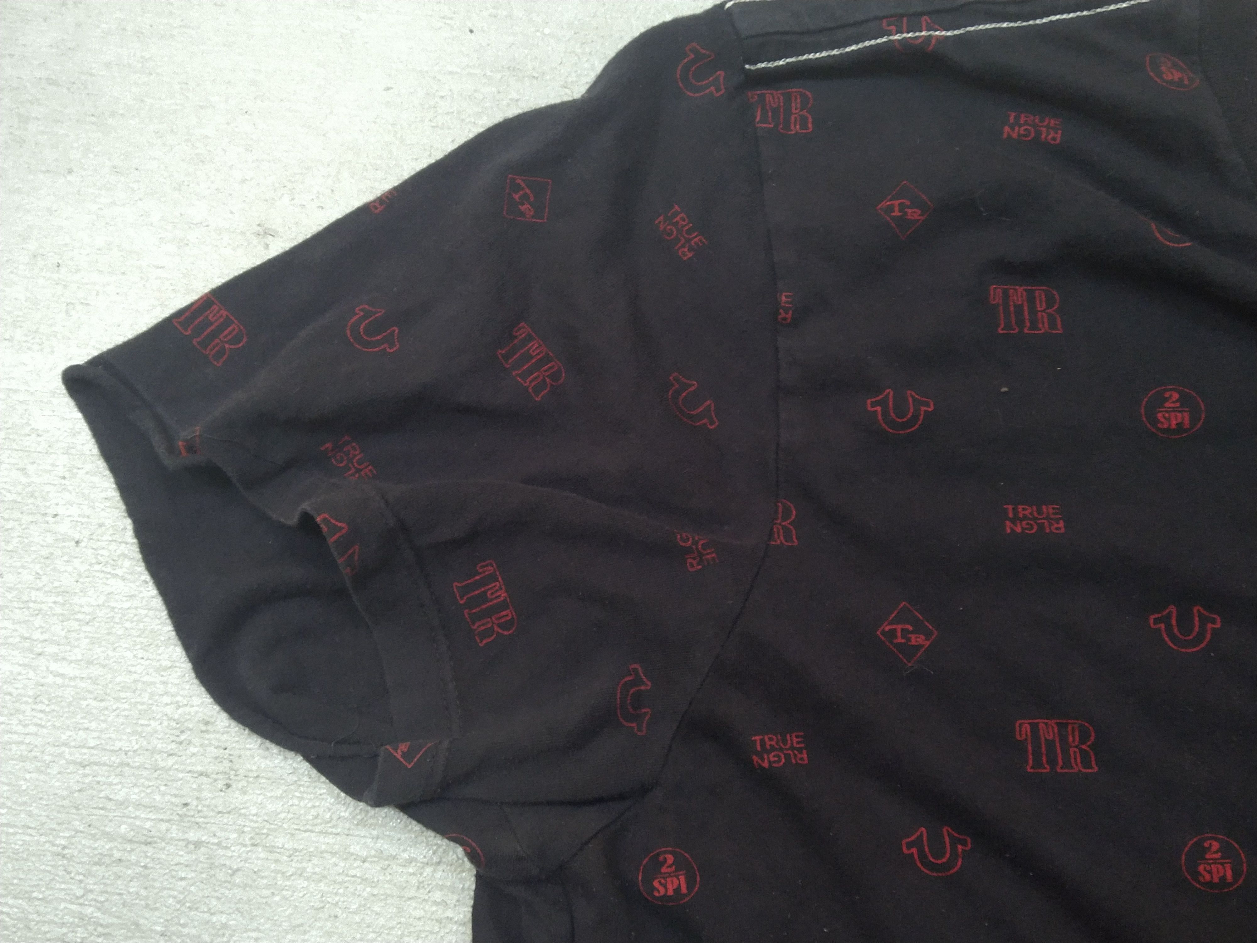 True Religion True Religion Tshirt Size XL Black Red Monogram Horseshoe Size US XL / EU 56 / 4 - 4 Thumbnail