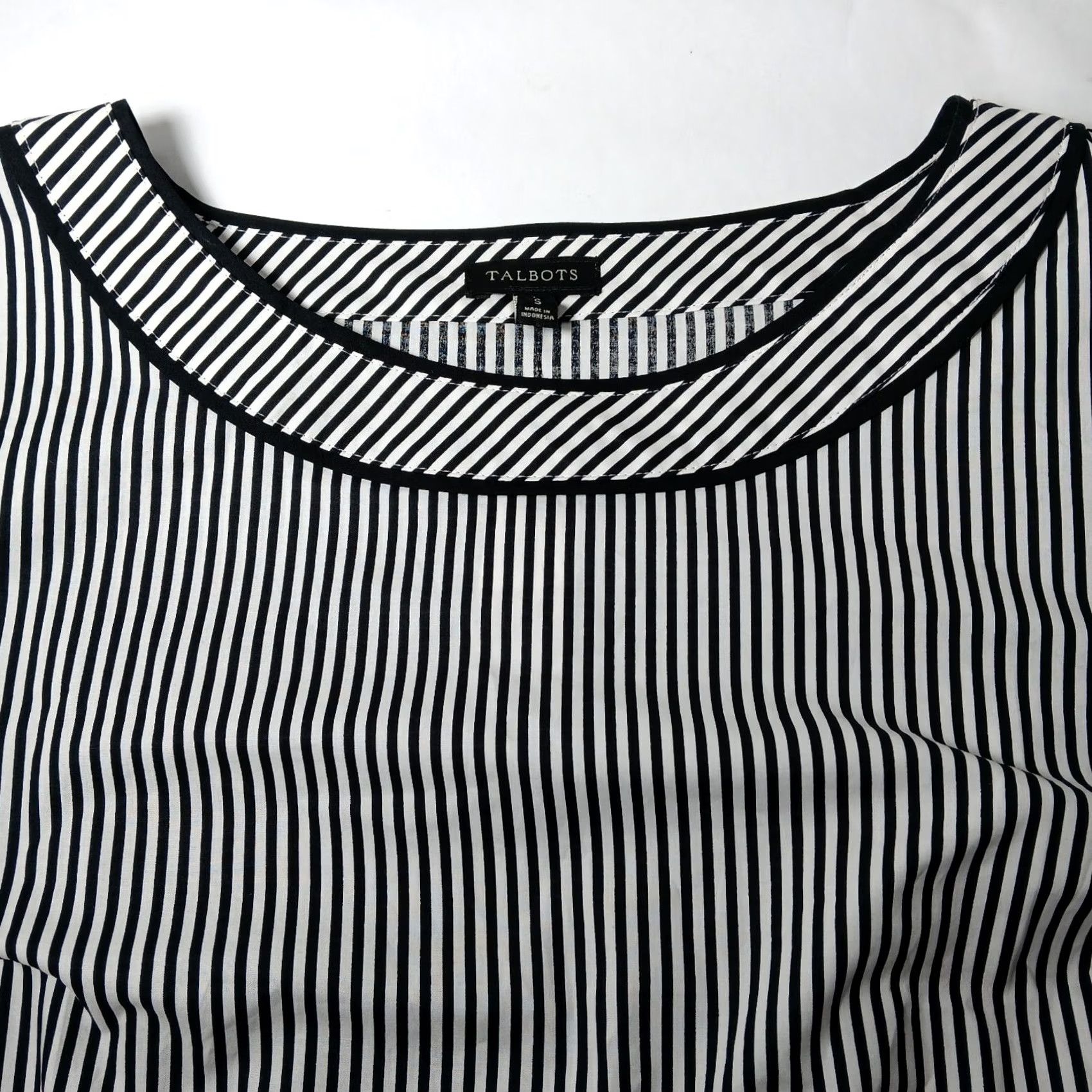 Talbots Talbots Blouse Shirt Women Small White Black Striped Round Neck Long Sleeve Zip Pullover Classic Casual Business Travel Size S / US 4 / IT 40 - 5 Thumbnail
