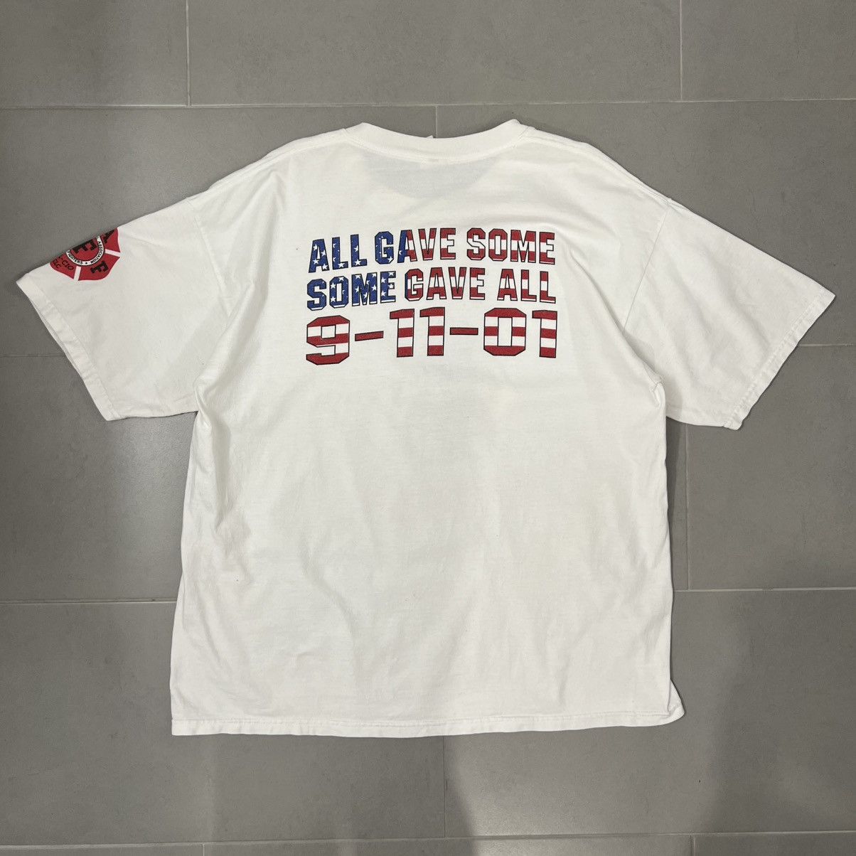 Vintage Vintage NYC Angel Dead Firemen FDNY T-shirt White 2001 9/11 Size US XL / EU 56 / 4 - 2 Thumbnail