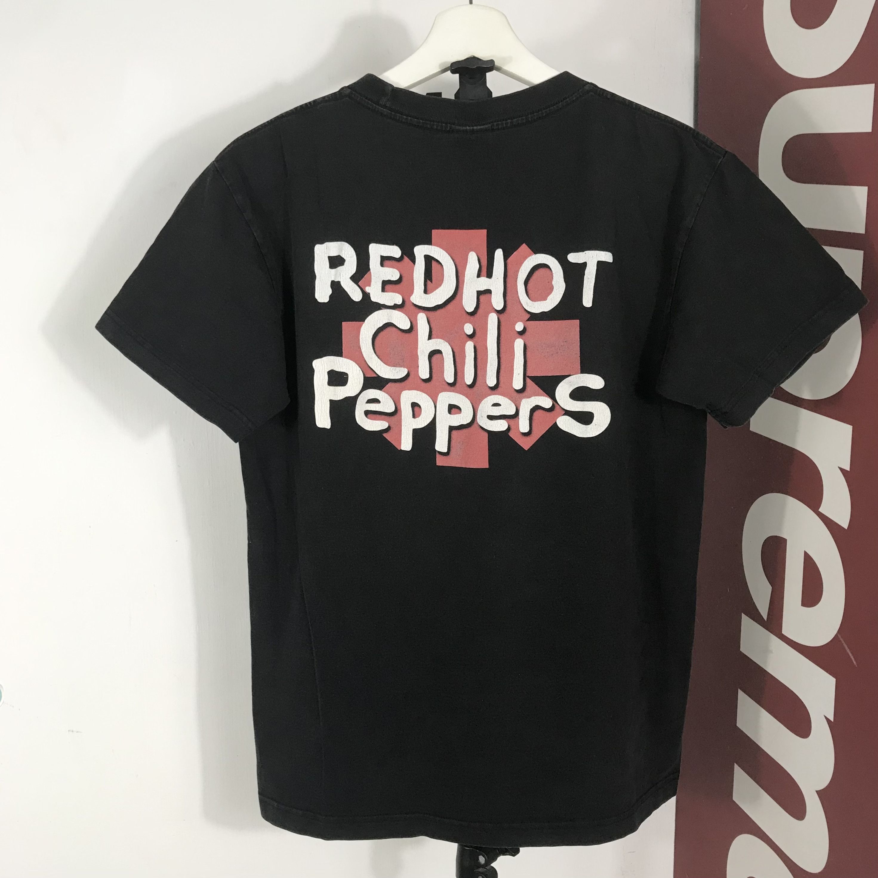 Band Tees Vintage 00s Red hot chili pepers by the way tour bandShirt Size US M / EU 48-50 / 2 - 1 Thumbnail