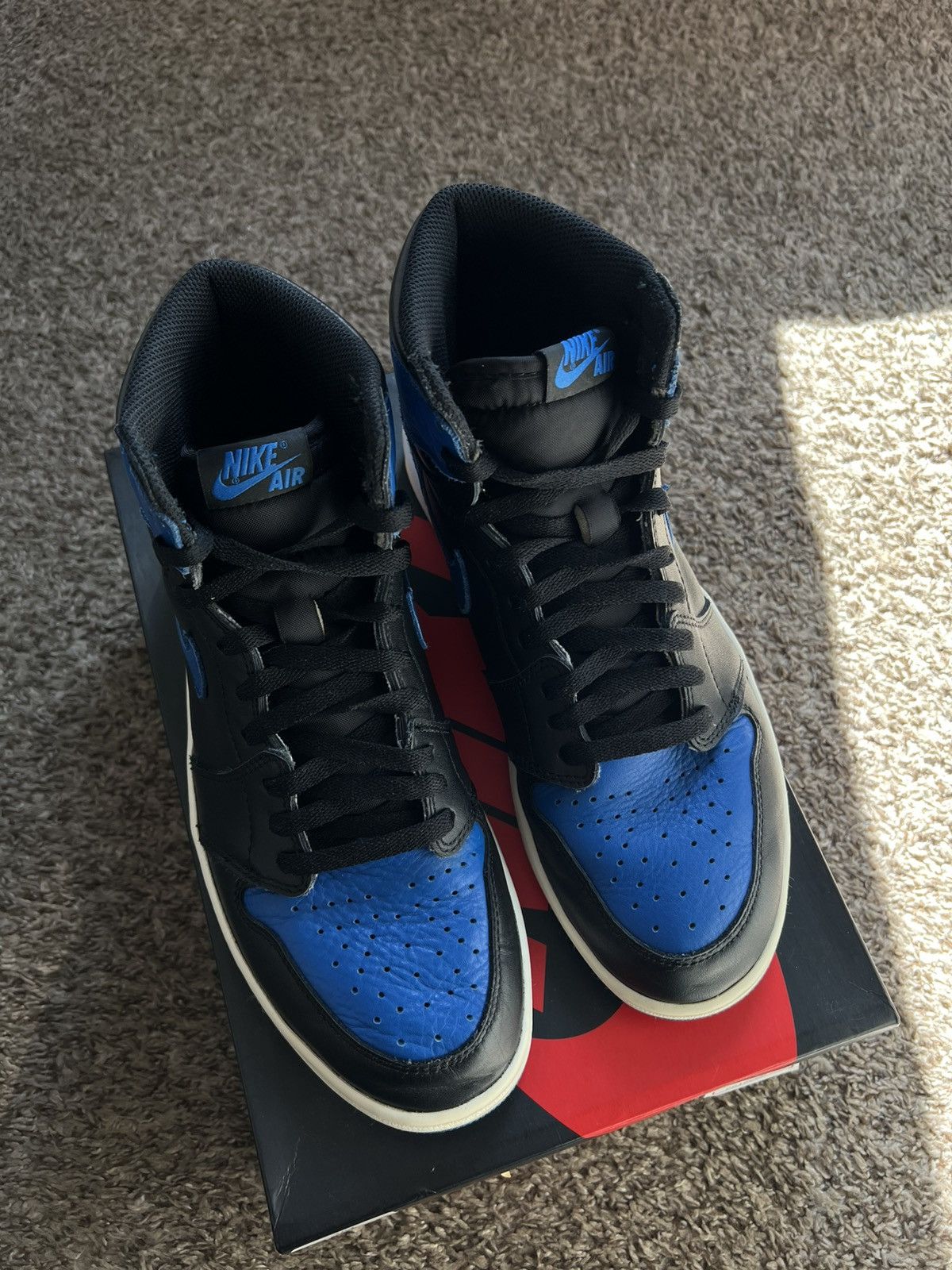 Jordan Brand Sz 10.5 Jordan 1 Retro OG High Royal 2017 555088-007 Size US 10.5 / EU 43-44 - 2 Thumbnail