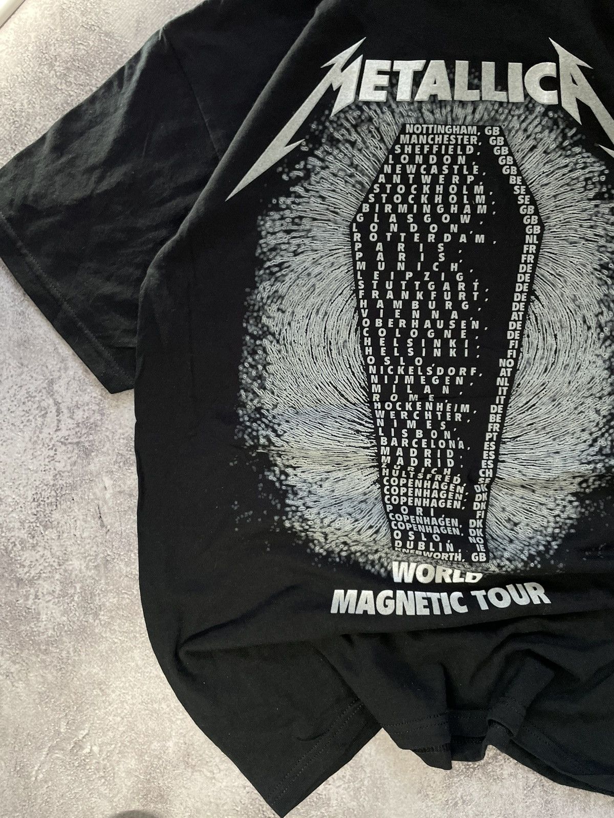 Band Tees OG 2009 Metallica Archive World Magnetic Tour Tee Size US M / EU 48-50 / 2 - 8 Thumbnail