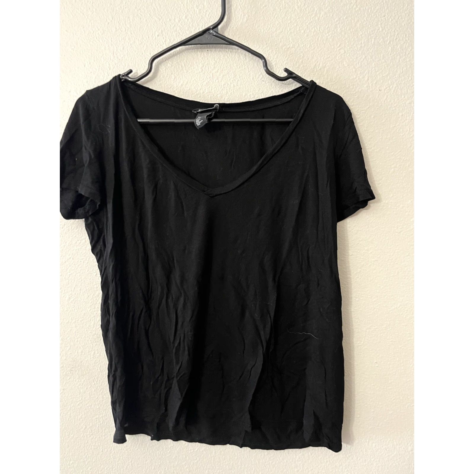 H&M H&M Shirt Women Black Medium Solid Cotton Blend V-Neck Short Sleeve T-Shirt Adult M Basic Size M / US 6-8 / IT 42-44 - 2 Thumbnail