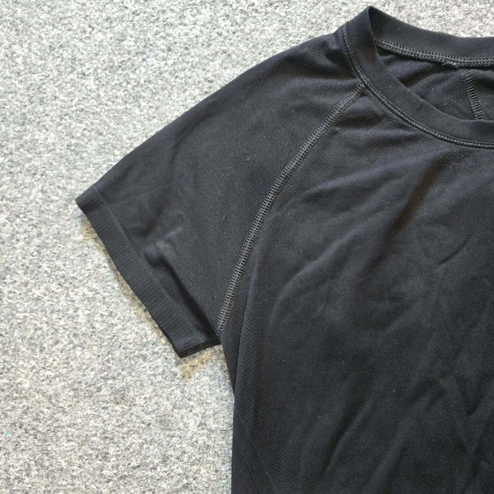 Athleta Athleta Top Womens Size Medium Black Stretch Performance Short Sleeve Athleisure Size XL / US 12-14 / IT 48-50 - 3 Thumbnail