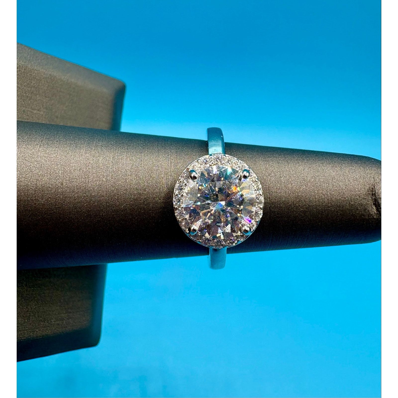 Jewelry NWT Sz. 4.75 (5) - 2.2ct Moissanite in 925 Stamped Silver Size ONE SIZE - 9 Thumbnail