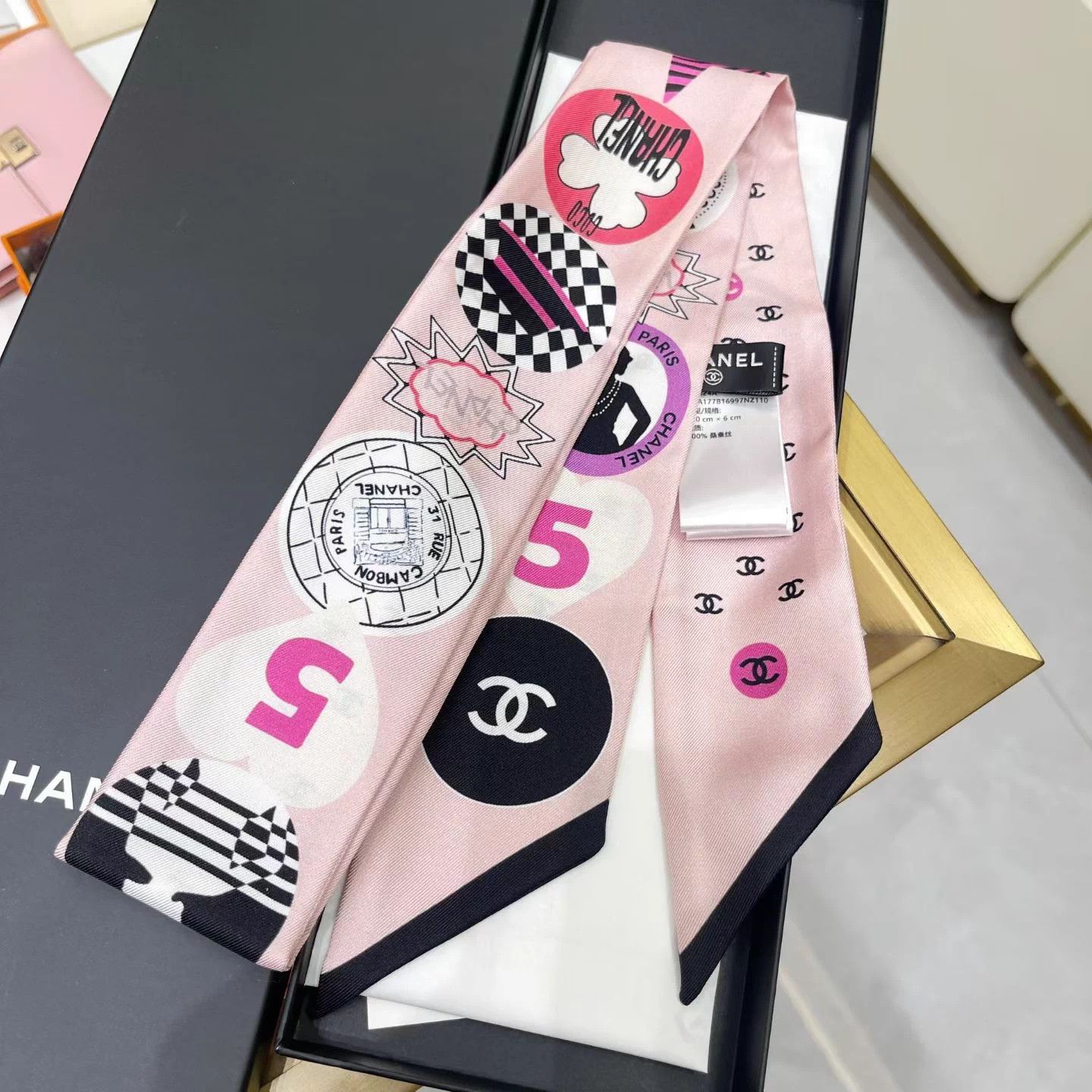 Chanel Chanel 24A Gorgeous Double-sided Silk Small Scarf Size ONE SIZE - 6 Thumbnail