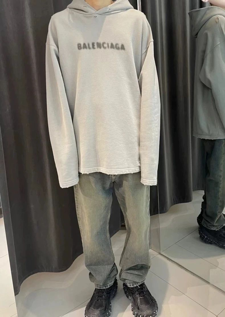 Balenciaga Balenciaga Blurred logo lettering wash-away hooded sweatsh Size US XS / EU 42 / 0 - 2 Thumbnail