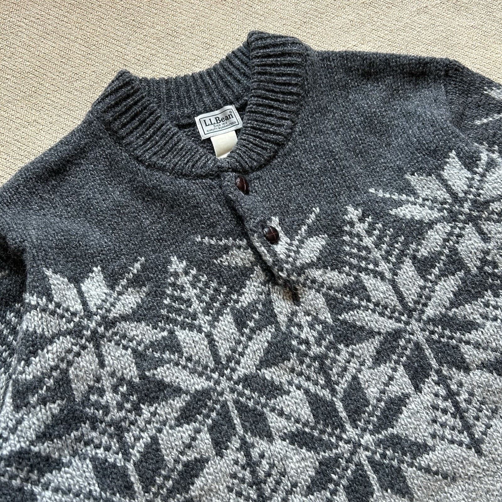 L.L. Bean Lambs Wool Knit Snowflake Fair Isle Button Henley Sweater Size US L / EU 52-54 / 3 - 2 Thumbnail