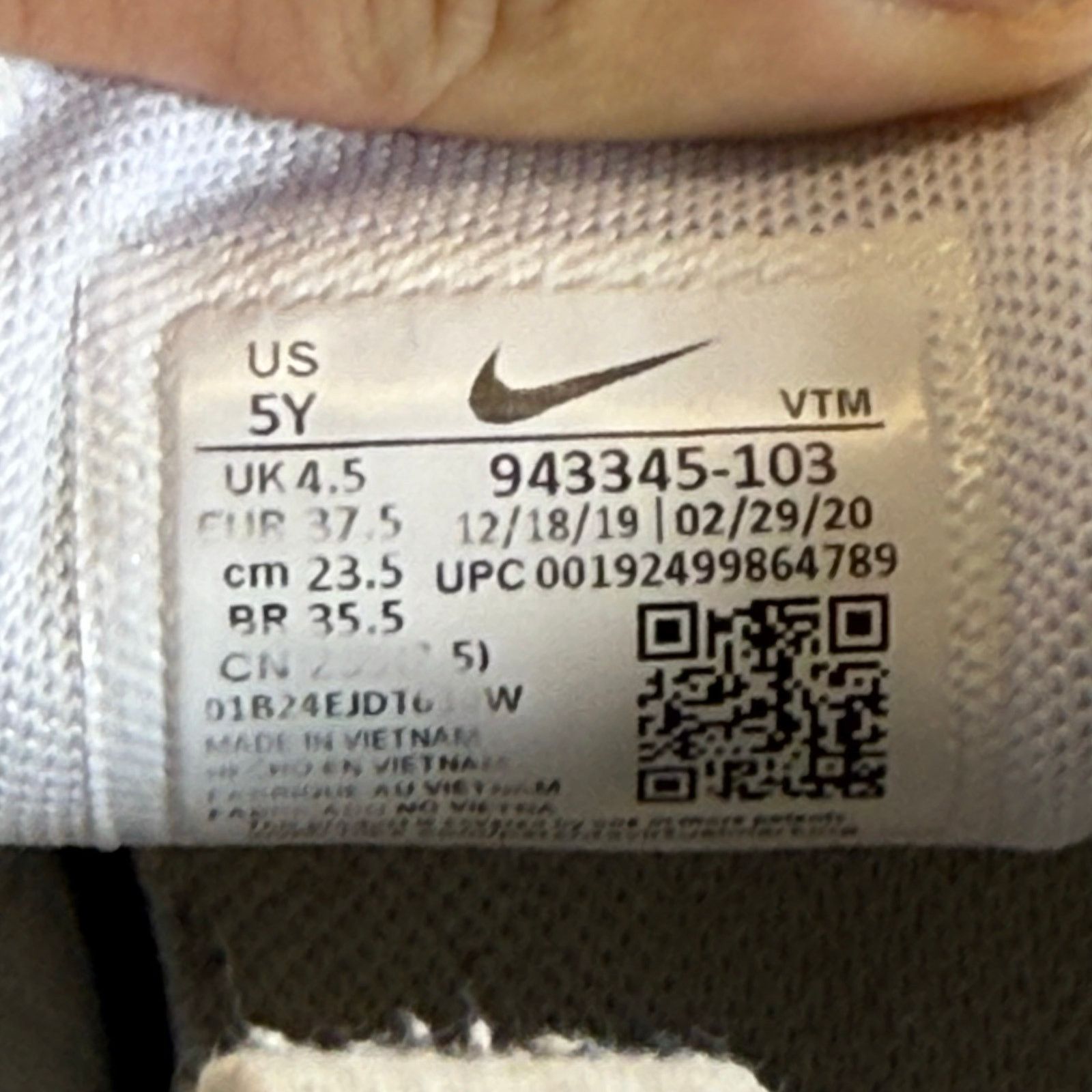 Nike Nike Air Max 270 (GS) 943345-103 White/White Size 5 Youth Size US 5 / IT 35 - 7 Thumbnail