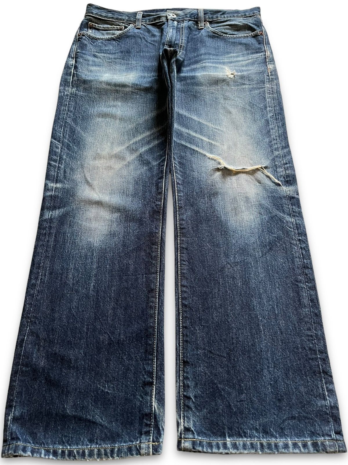 Japanese Brand × Uniqlo Vintage S002 Uniqlo Blue Wash Distressed Baggy Jeans Size US 36 / EU 52 - 1 Thumbnail