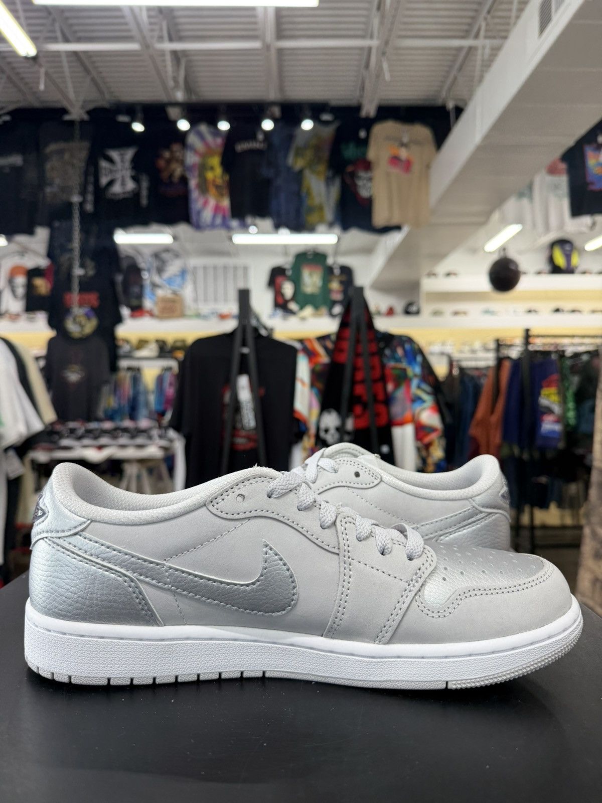 Jordan Brand Jordan 1 Low Metallic Silver Size 9 (2024) Size US 9 / EU 42 - 3 Thumbnail