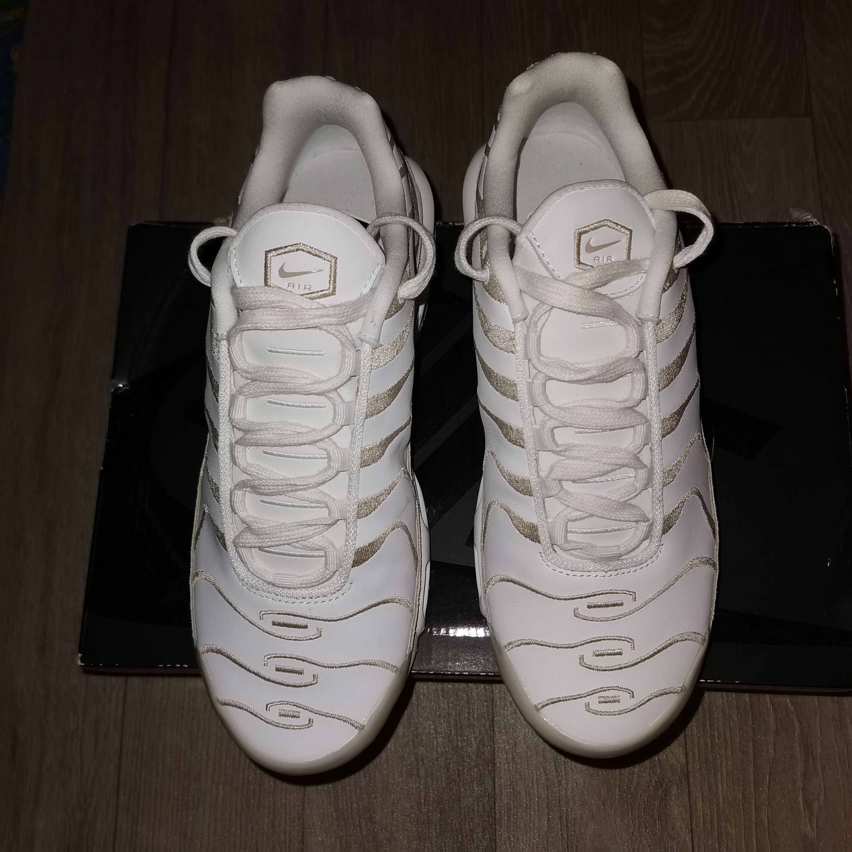 Nike W nike tn AIR MAX PLUS PRM, SUMMIT WHITE /PALE VANILLA Size US 7.5 / IT 37.5 - 17 Thumbnail