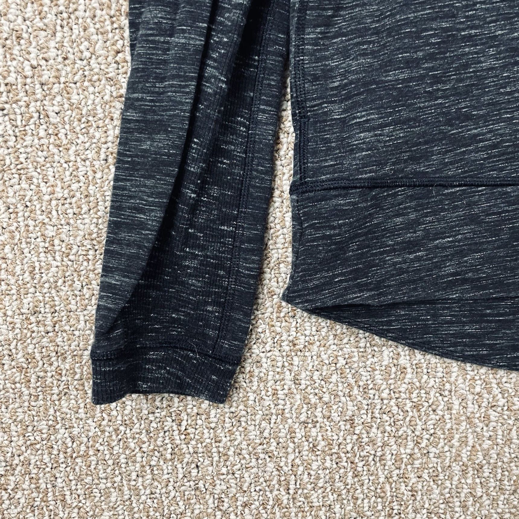Lululemon Lululemon Sweatshirt Women’s 10 Crewneck Heathered Gray Black 375 Pullover Long Sleeve Activewear Breathable Pockets Size L / US 10 / IT 46 - 5 Thumbnail