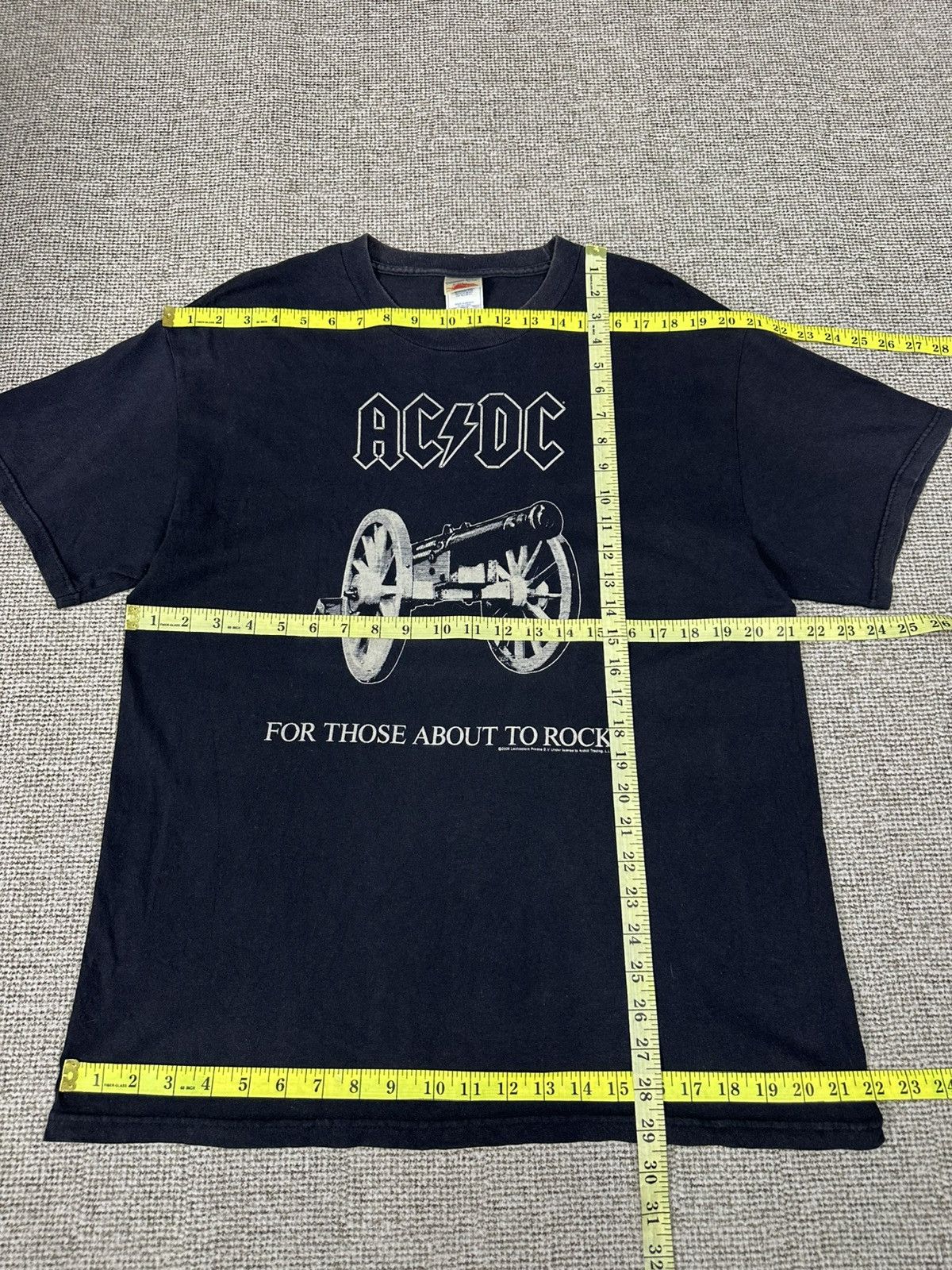 Band Tees Vintage Band ACDC For Those About To Rock Tshirt A1018 Size US L / EU 52-54 / 3 - 7 Thumbnail