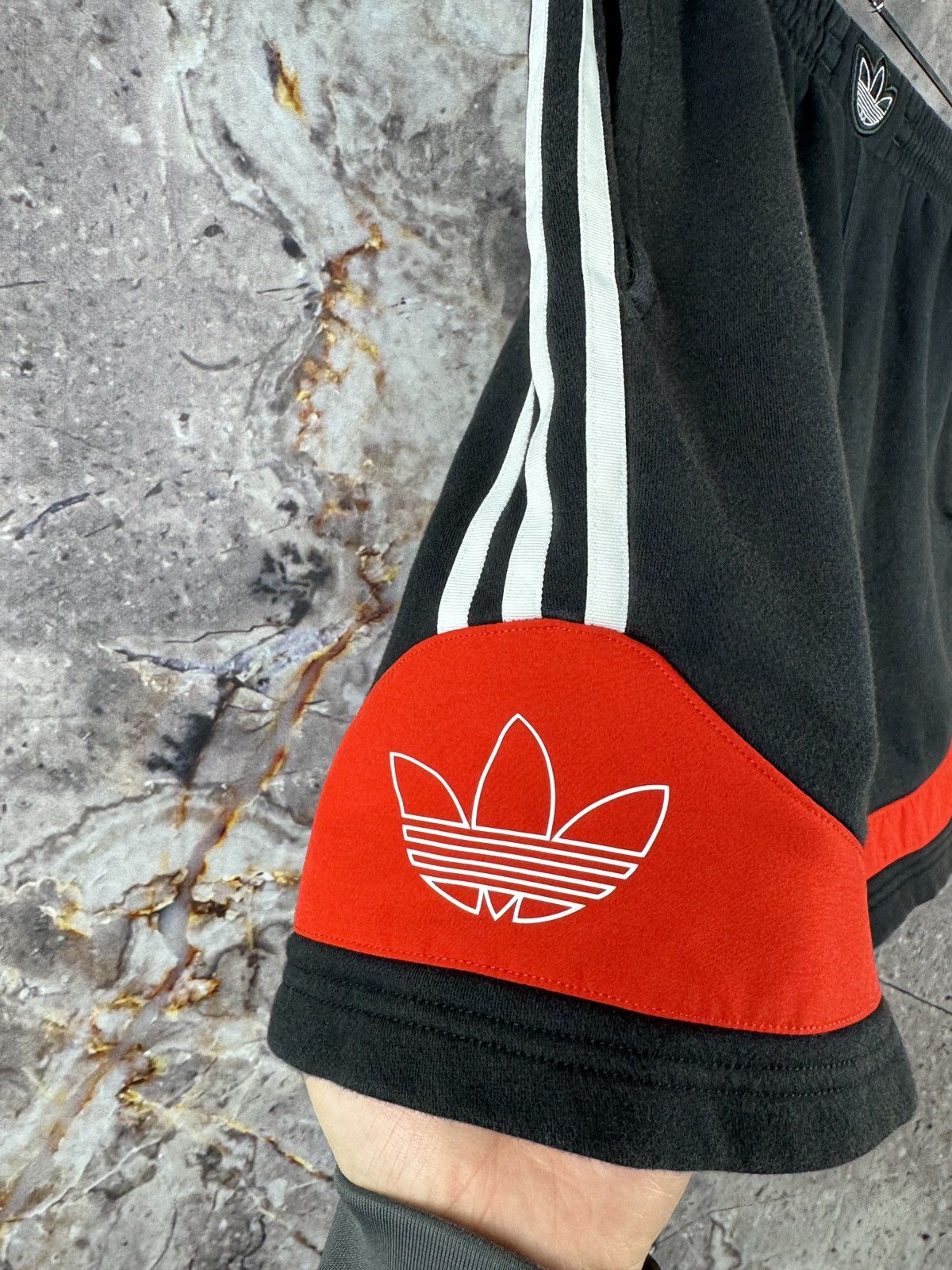 Adidas Adidas Originals Trefoil Black Red Athletic Shorts Size M Size US 34 / EU 50 - 6 Thumbnail