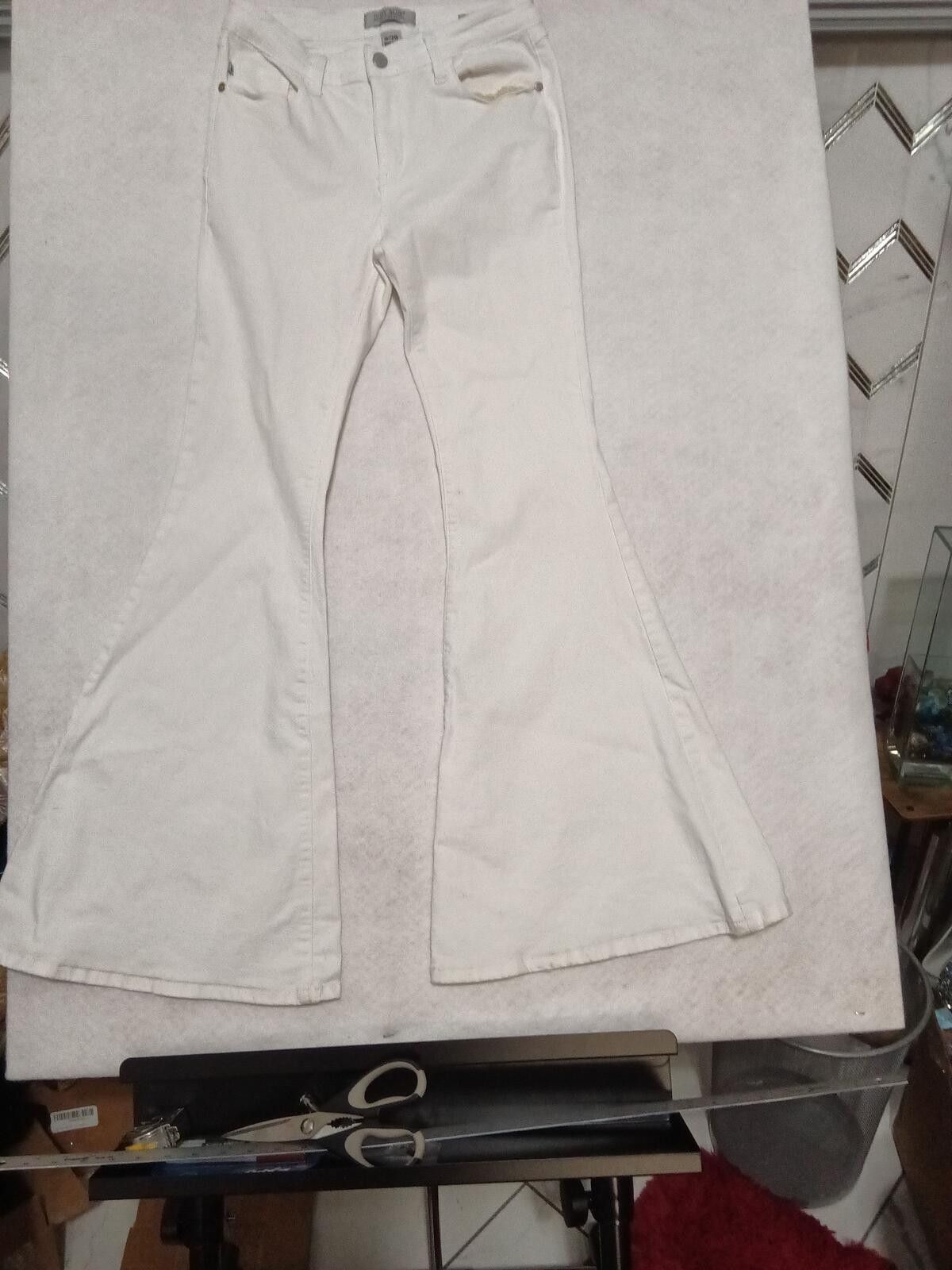 Other Judy Blue White Super Flare Fit Jeans Size 9/29 Size 29" - 1 Thumbnail