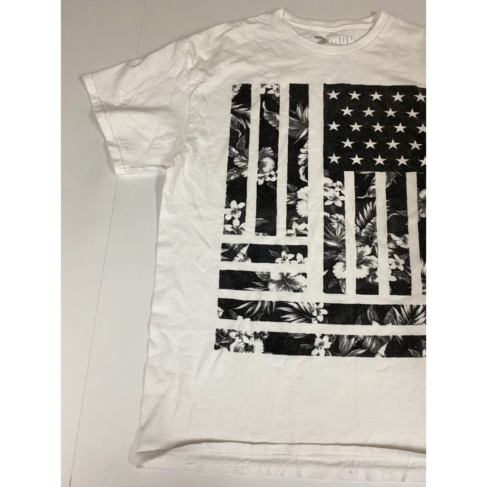 Vintage 2 Monkeys Shirt Mens Medium White floral american flag flowerss T-Shirt Crew Neck Short Sleeve Cotton Logo Halloween Sports Vintage No Size US M / EU 48-50 / 2 - 3 Thumbnail