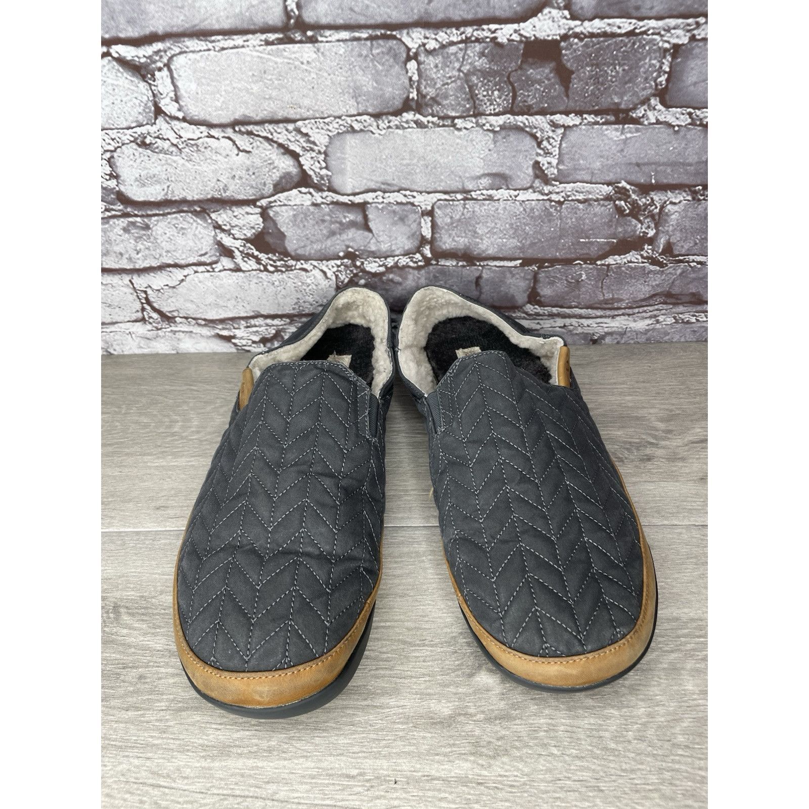 Olukai OluKai Hanohano Waxed Canvas Shadow Gray Wool Shearling Slip Size US 11.5 / IT 41.5 - 4 Thumbnail