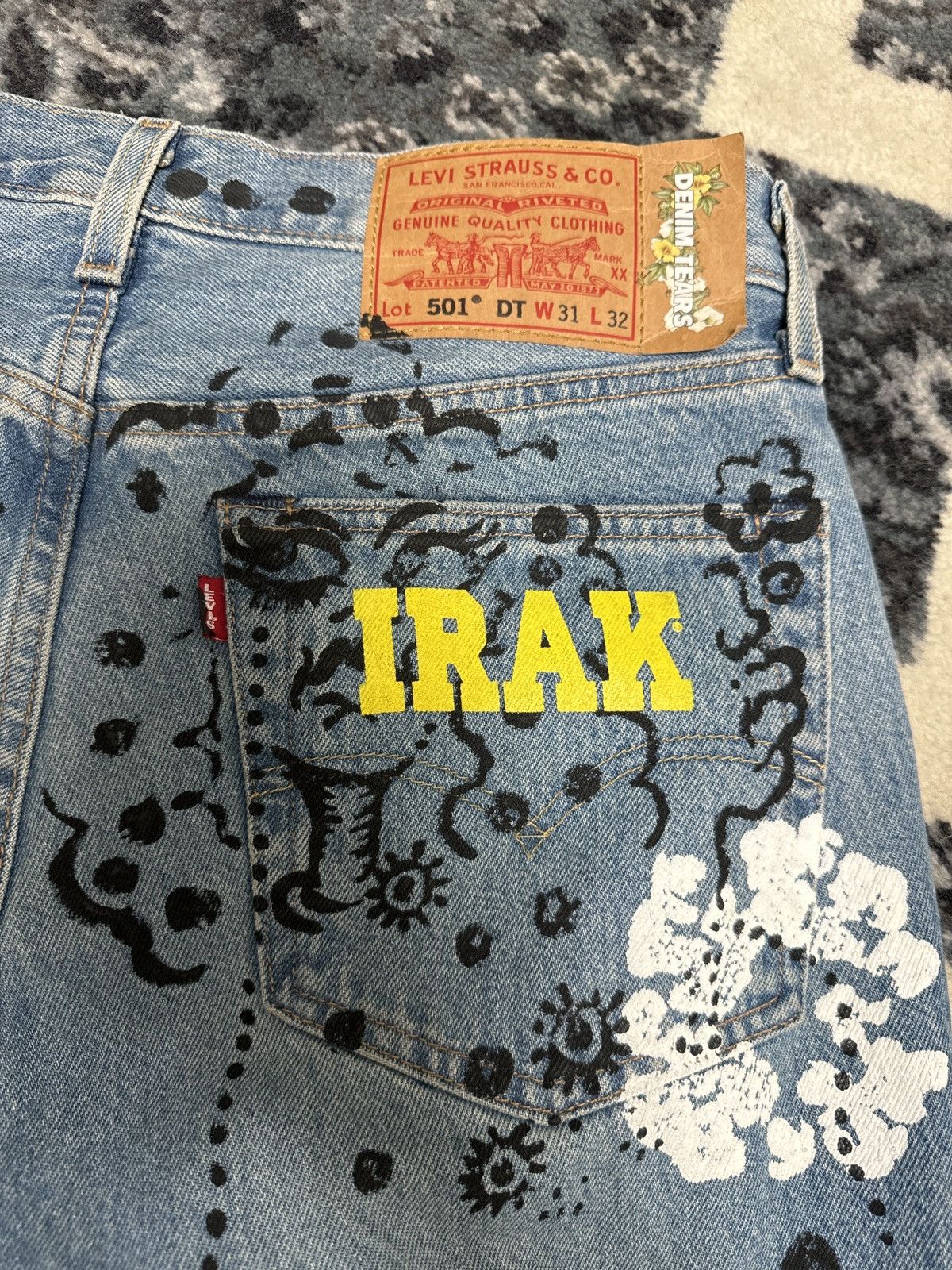 Jean DENIM TEARS X IRAK 501 Vintage Bleu Délavé Clair - Taille 30x32 - Neuf Avec étiquettes
