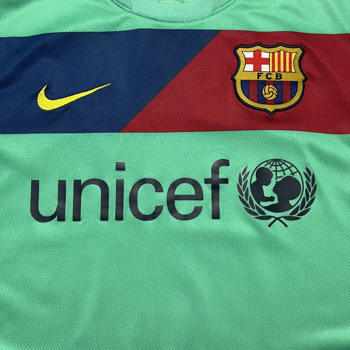Nike Vintage Nike Messi Barcelona 2010/11 Away Soccer Jersey Size US S / EU 44-46 / 1 - 3 Thumbnail