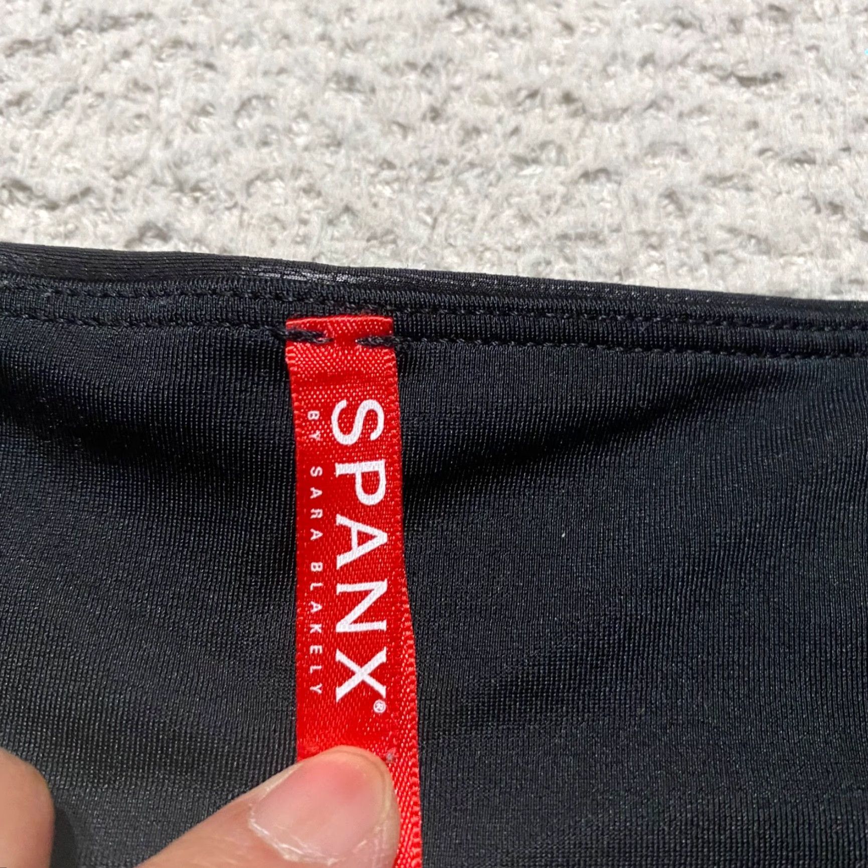 Spanx Spanx Pants Leggings Solid Black Faux Leather Mid Rise Ankle Womens XS Black Spanx Faux Leather Leggings >. Size 40" / US 18 - 3 Thumbnail