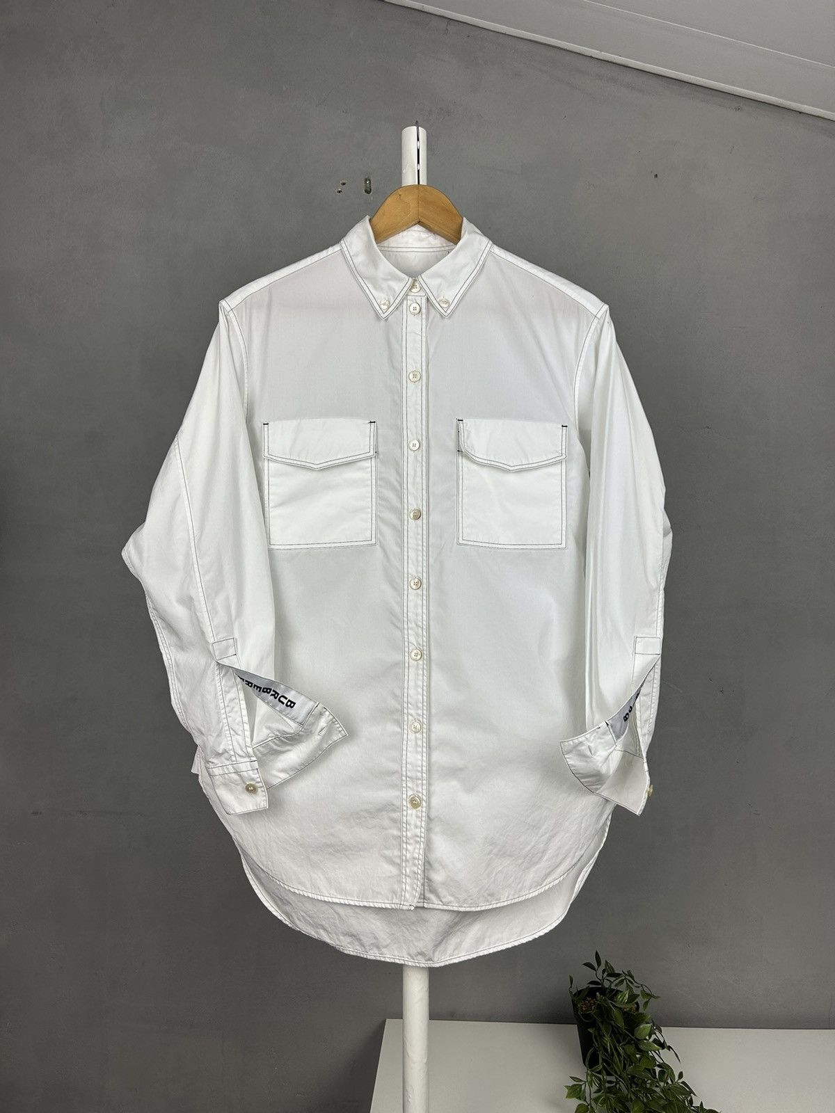 Burberry Burberry White Button Down Shirt Contrast Stitch Logo Tape Size XS / US 0-2 / IT 36-38 - 1 Thumbnail