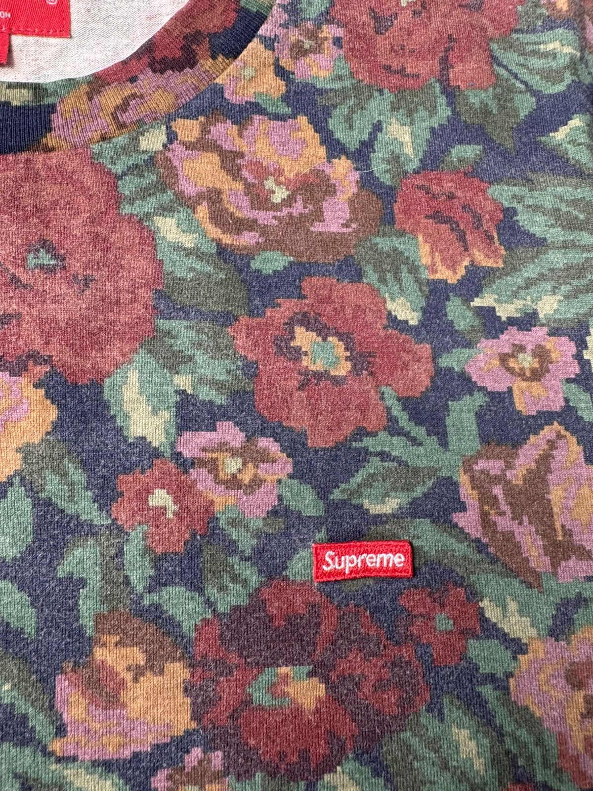 Supreme Small logo floral tee Size US M / EU 48-50 / 2 - 3 Thumbnail