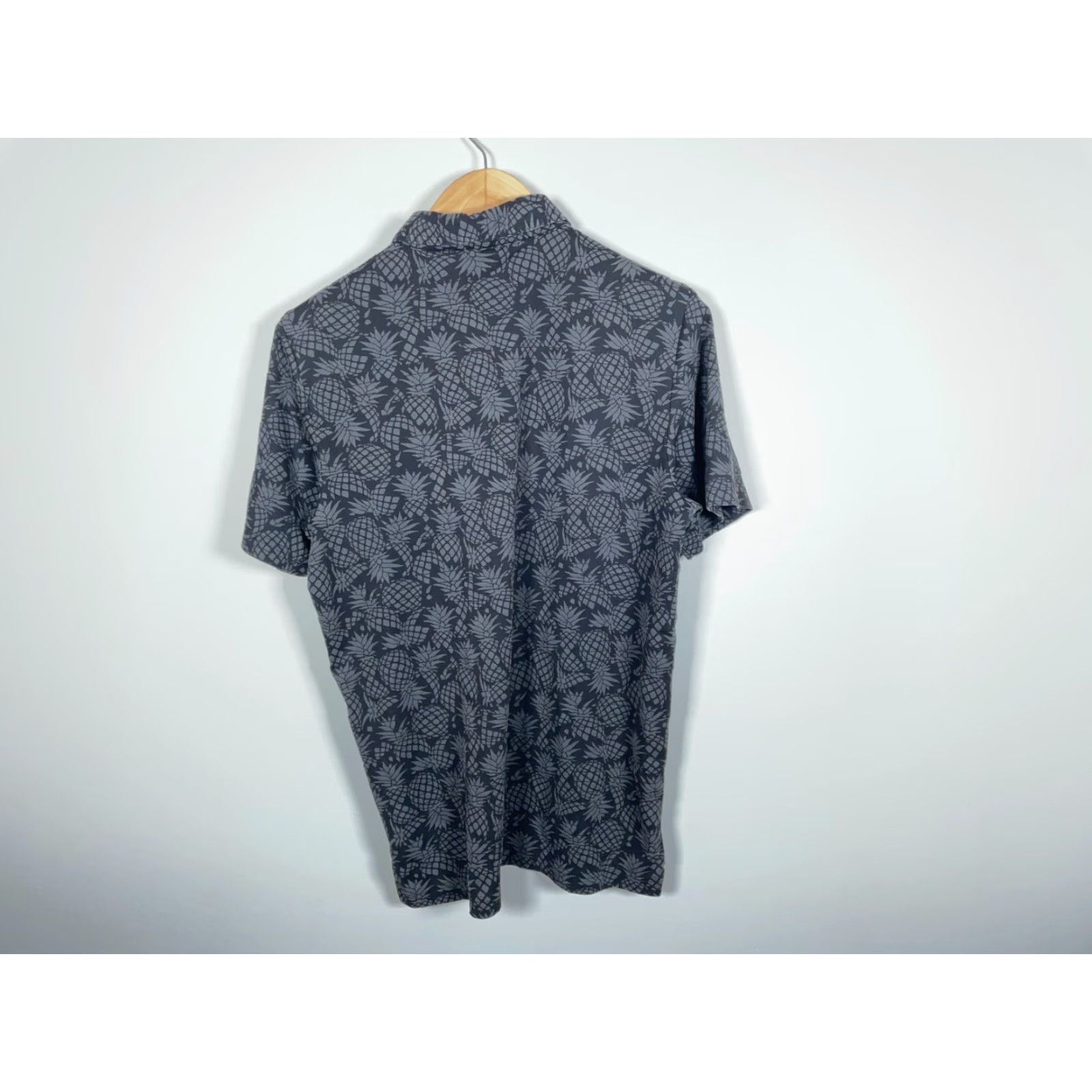 TravisMathew Travis Mathew Polo Shirt Men's Large Black Gray Pineapple Print Cotton Blend Polo Shirt Mens Large Black Pineapple Print Cotton Blend Size US L / EU 52-54 / 3 - 2 Thumbnail