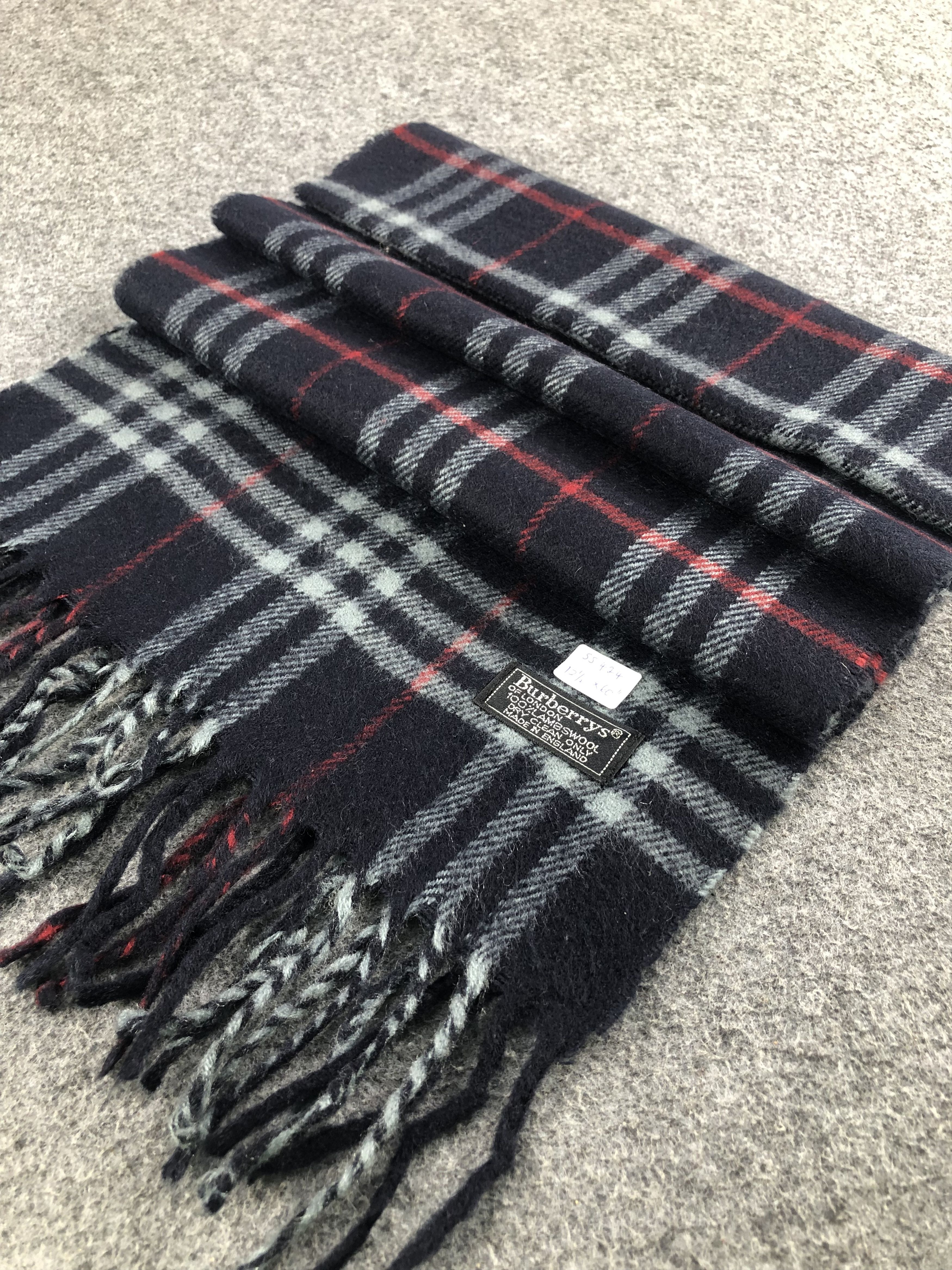 Burberry Burberry Scarf / Muffler / Neckwear Size ONE SIZE - 2 Thumbnail